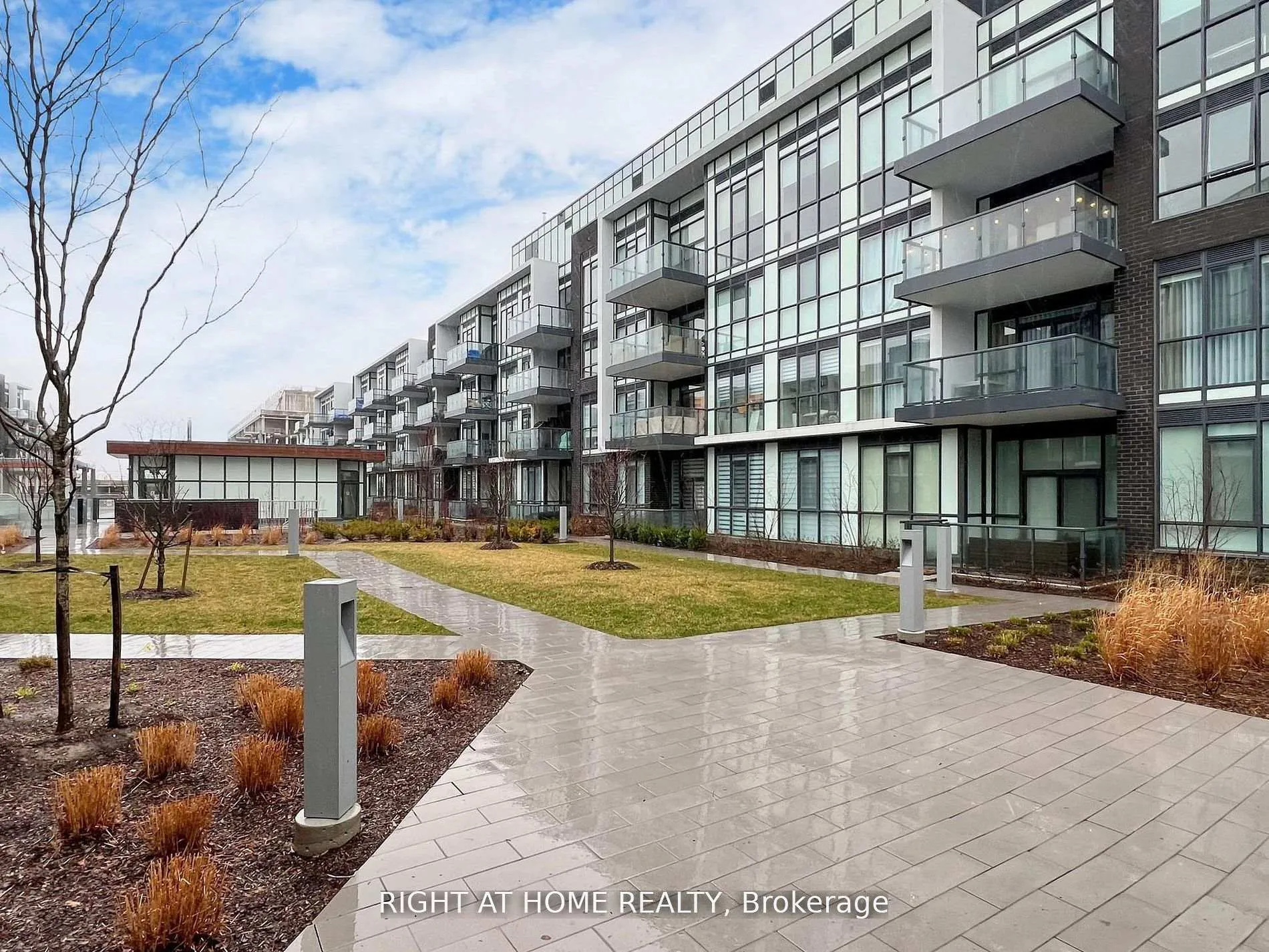 Photo 3 of Unit 224, 415 Sea Ray Avenue, Innisfil, Rural Innisfil — HOMEH