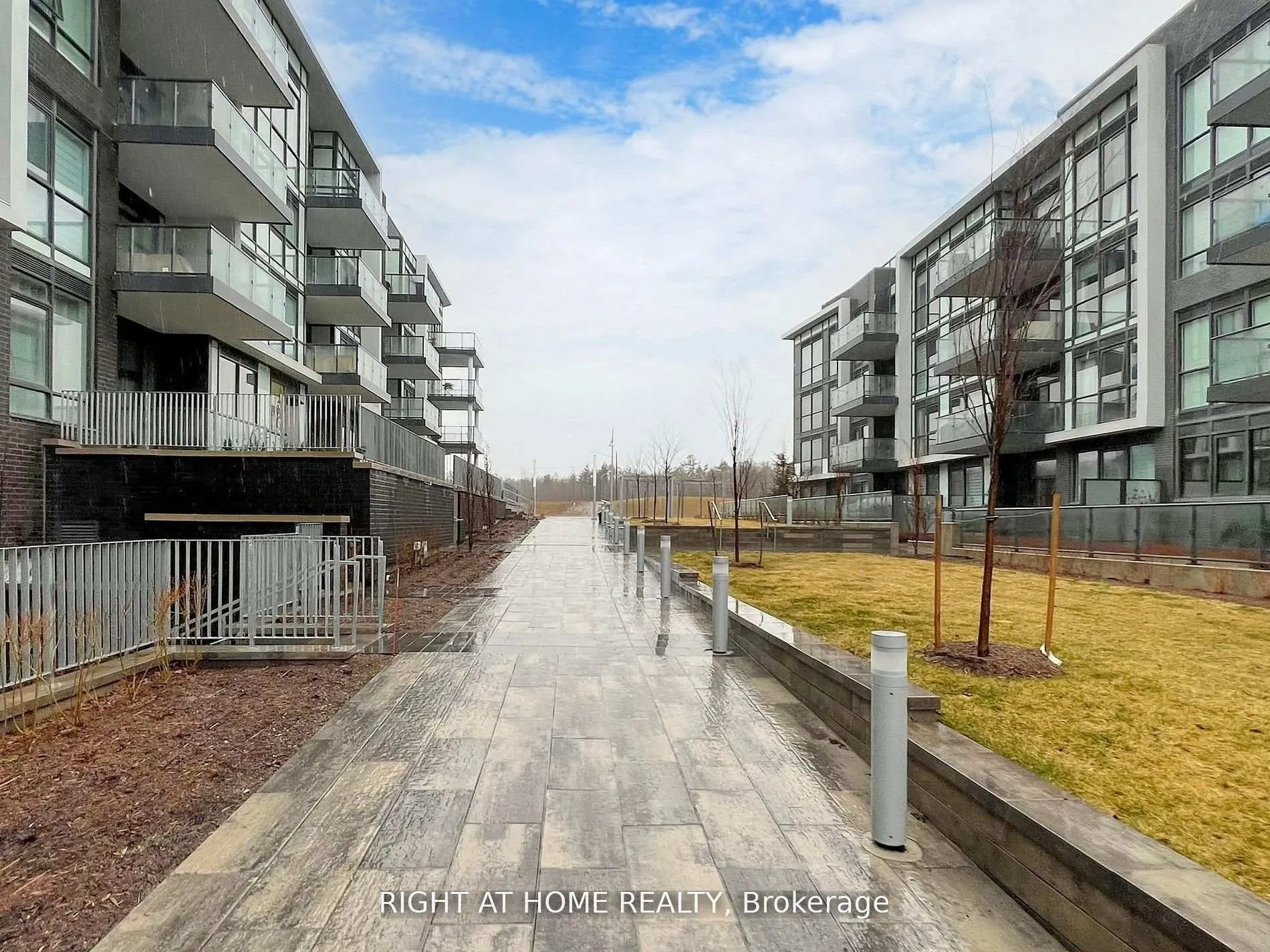 Photo 6 of Unit 224, 415 Sea Ray Avenue, Innisfil, Rural Innisfil — HOMEH