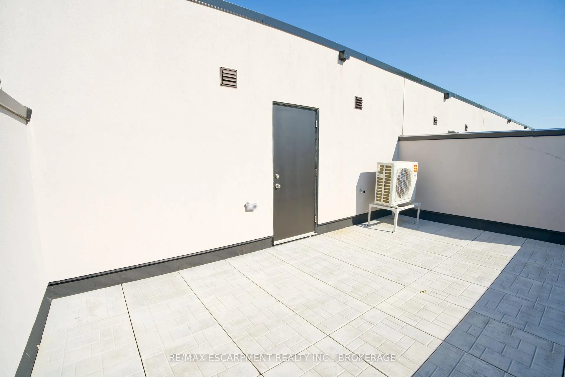 Photo 11 of Unit 308C, 16 Melbourne Avenue, St. Catharines, E. Chester — HOMEH