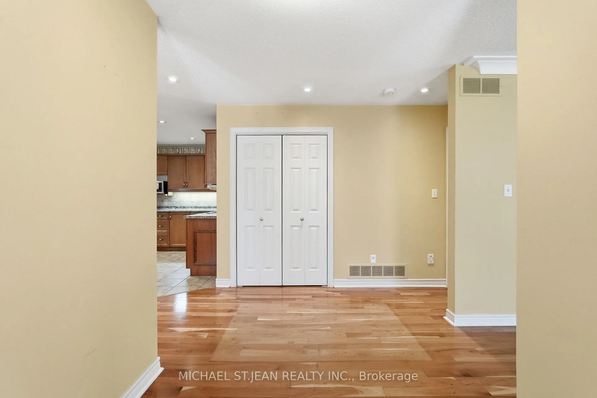 Photo 6 of Unit 4, 590 8 Highway, Hamilton, Stoney Creek — HOMEH