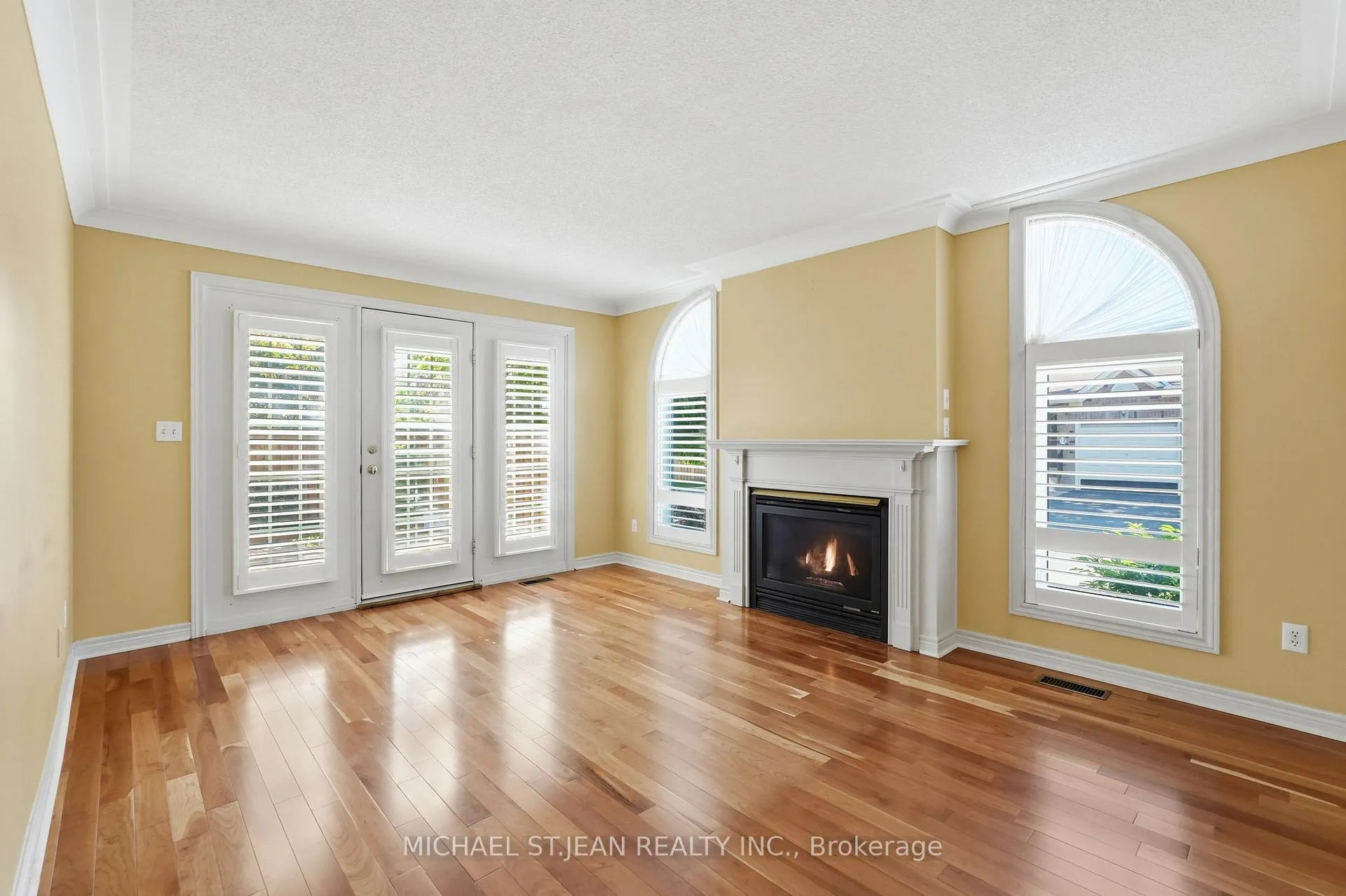 Photo 7 of Unit 4, 590 8 Highway, Hamilton, Stoney Creek — HOMEH