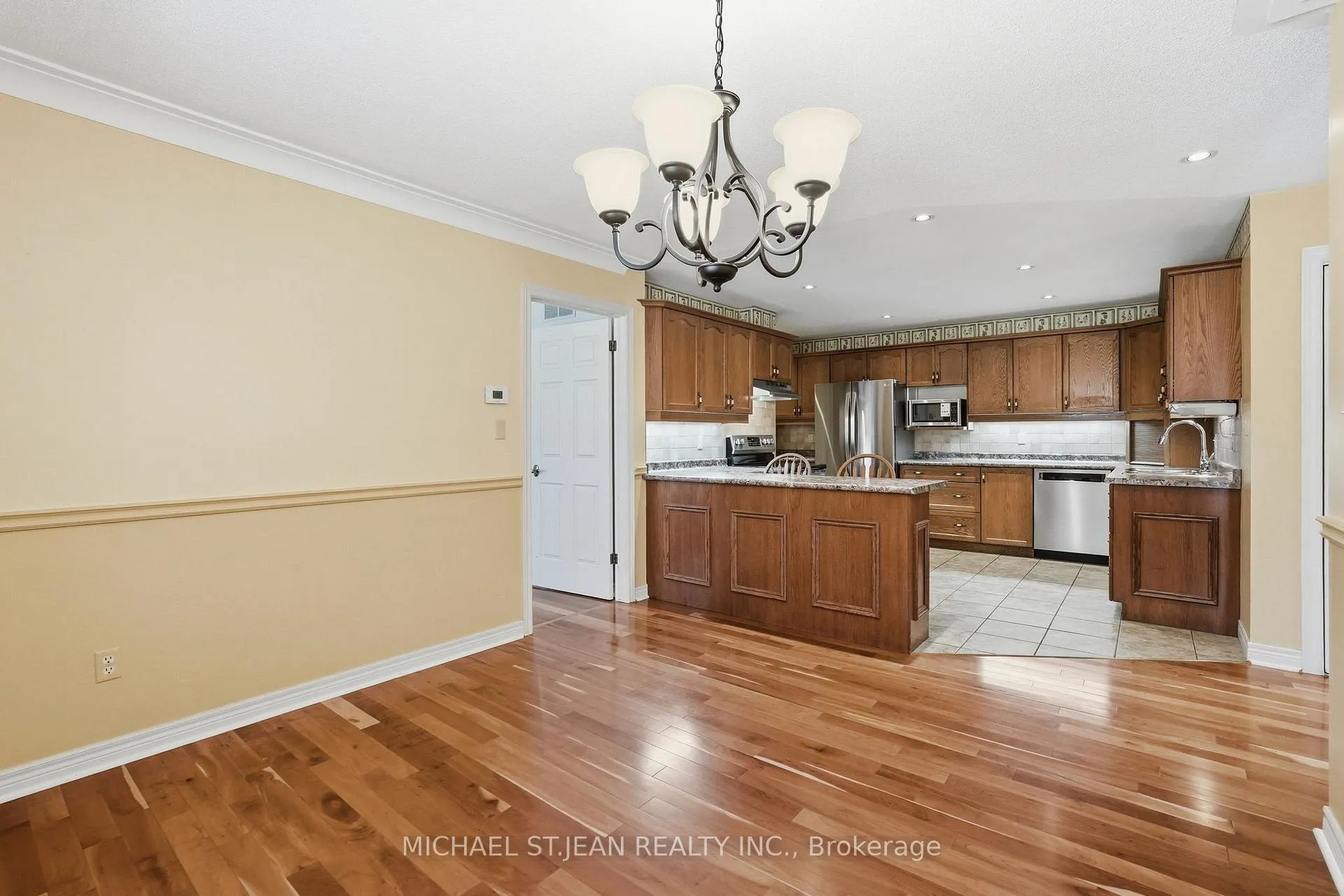 Photo 12 of Unit 4, 590 8 Highway, Hamilton, Stoney Creek — HOMEH