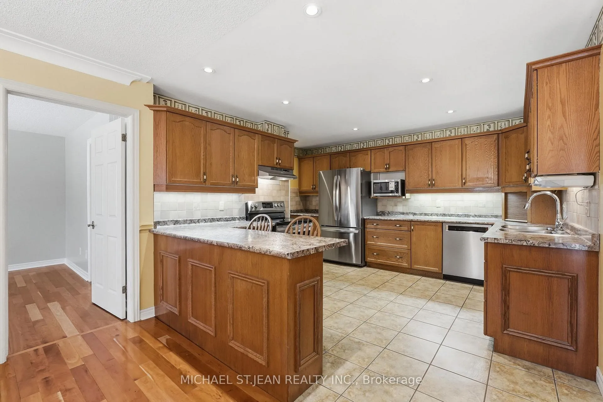 Photo 13 of Unit 4, 590 8 Highway, Hamilton, Stoney Creek — HOMEH