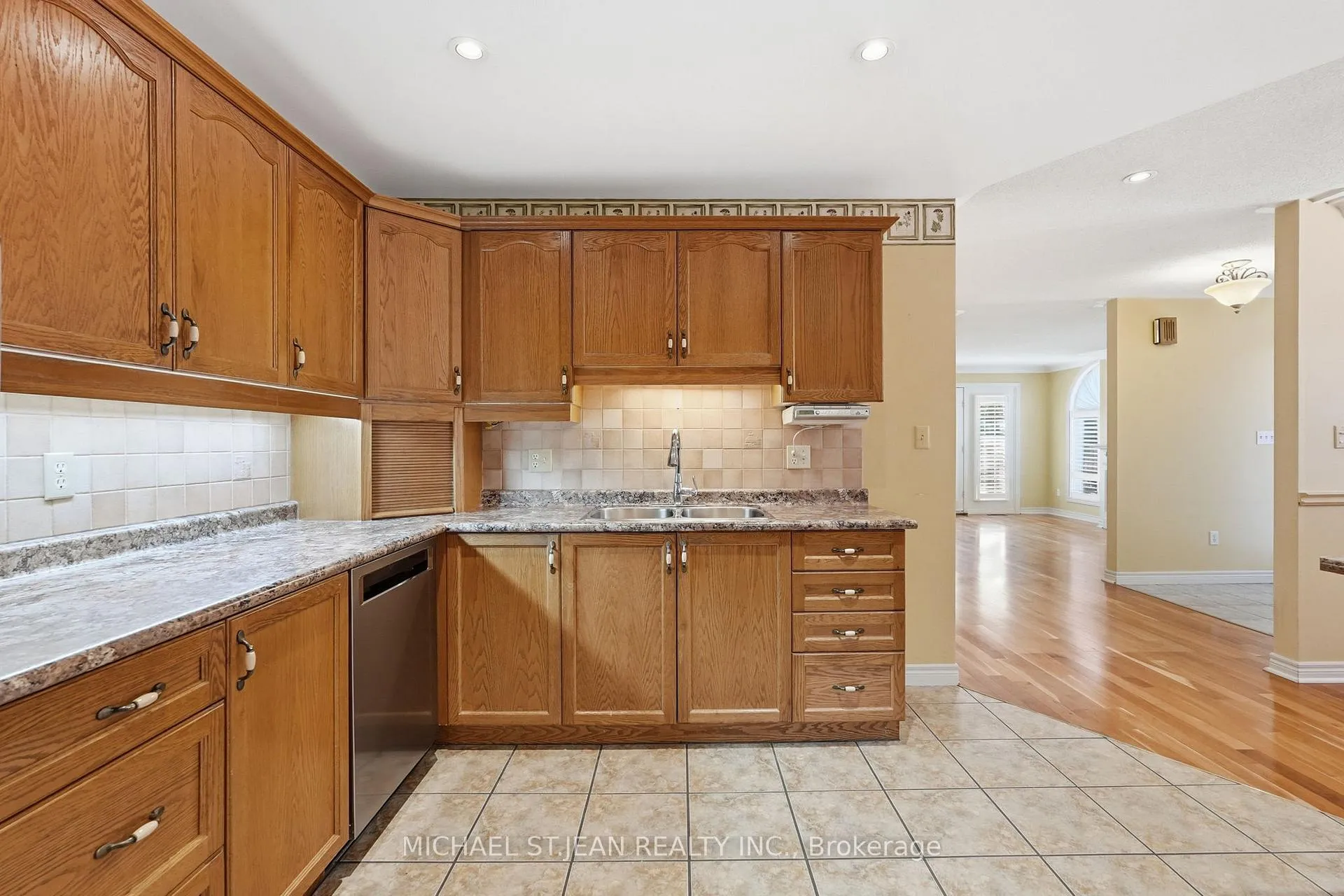 Photo 14 of Unit 4, 590 8 Highway, Hamilton, Stoney Creek — HOMEH