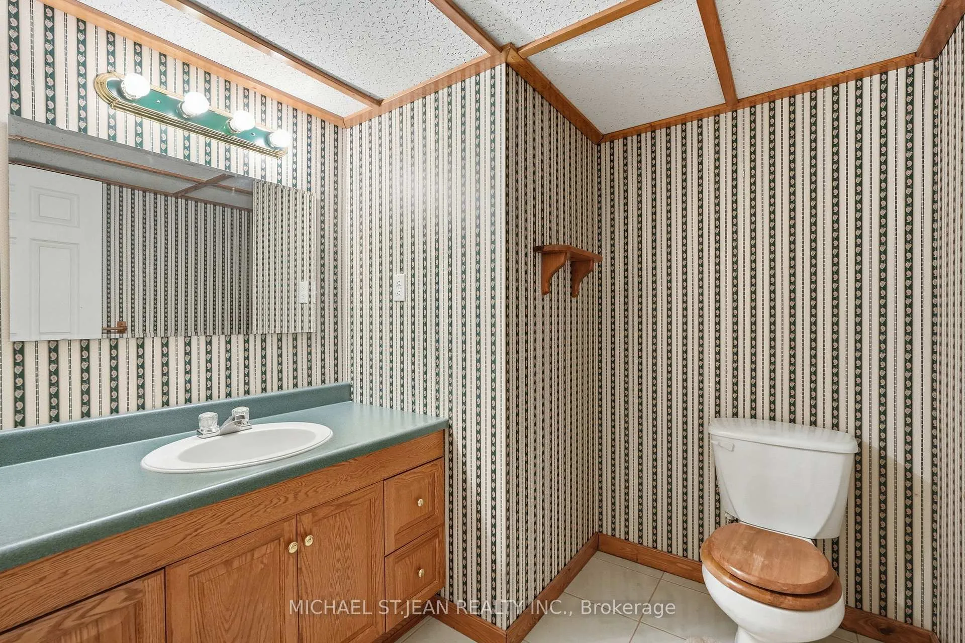 Photo 32 of Unit 4, 590 8 Highway, Hamilton, Stoney Creek — HOMEH