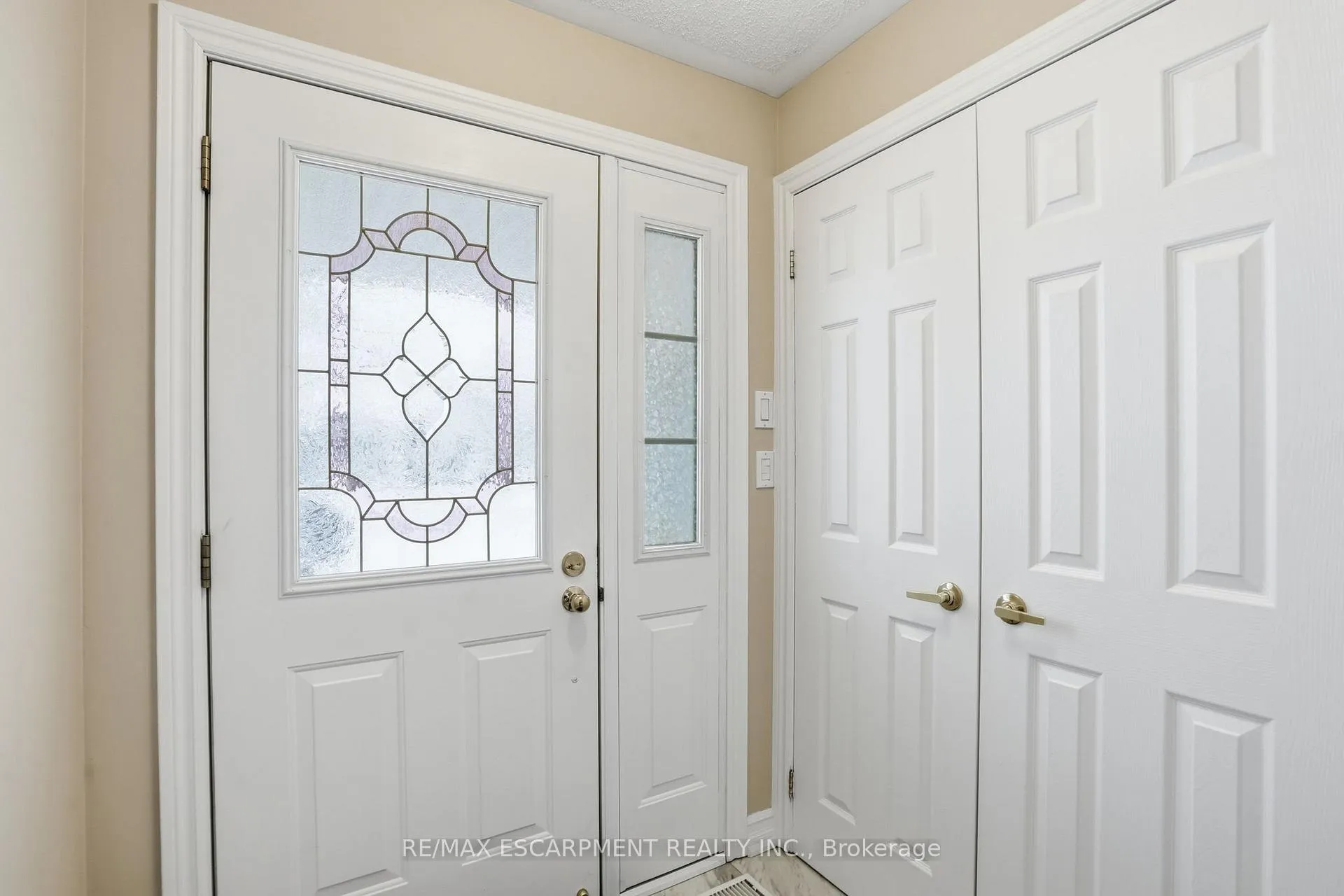Photo 3 of 148 Glenariff Drive, Hamilton, Rural Flamborough — HOMEH
