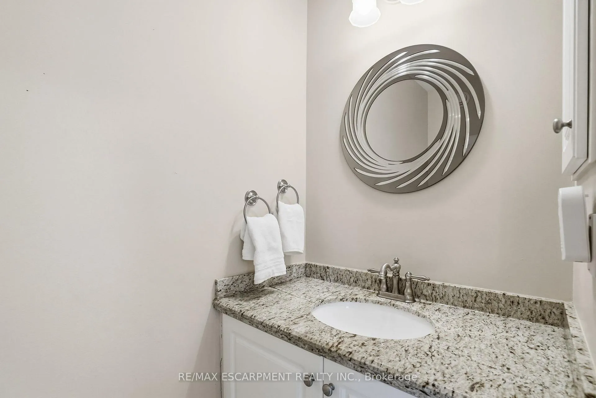 Photo 7 of 148 Glenariff Drive, Hamilton, Rural Flamborough — HOMEH