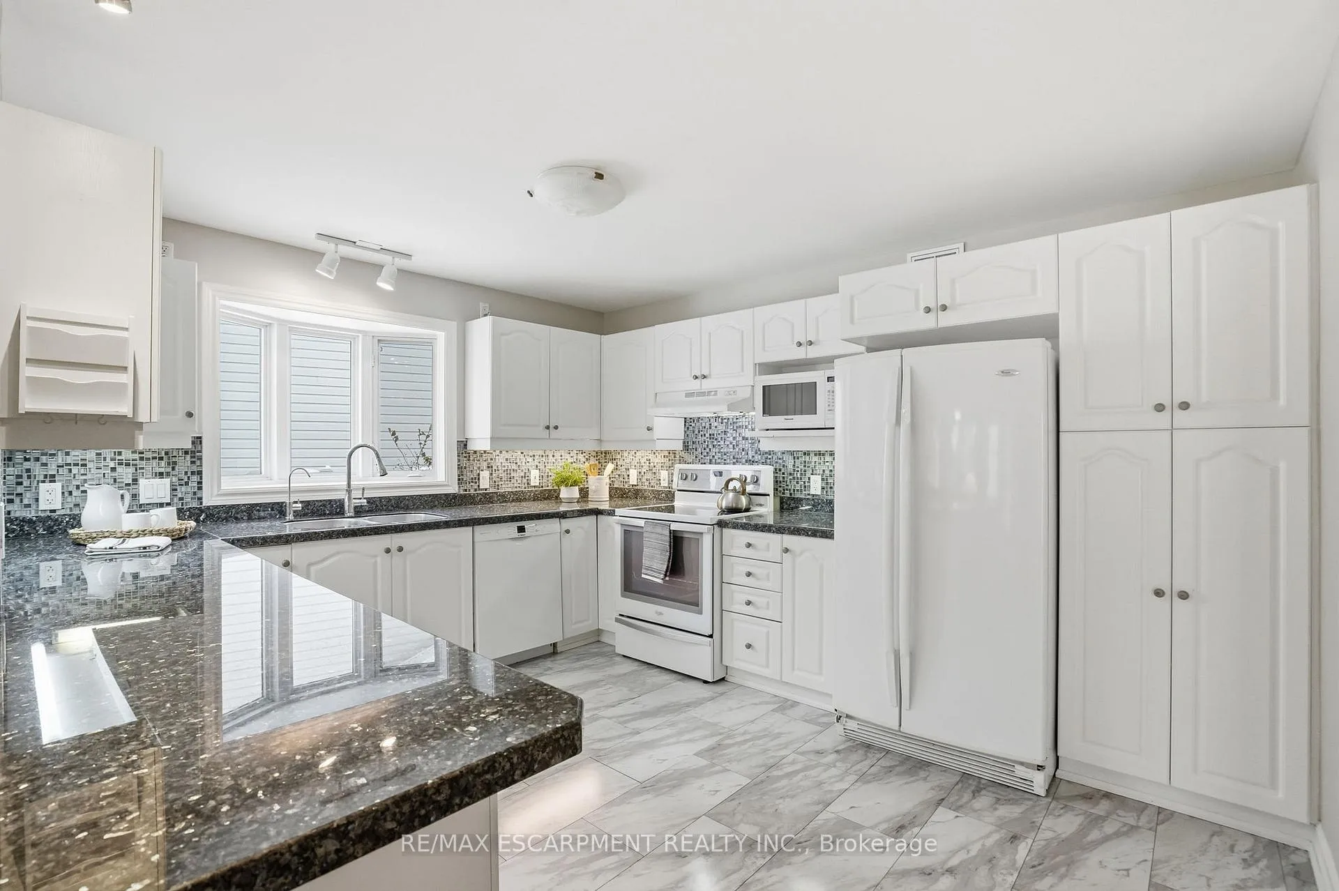 Photo 8 of 148 Glenariff Drive, Hamilton, Rural Flamborough — HOMEH