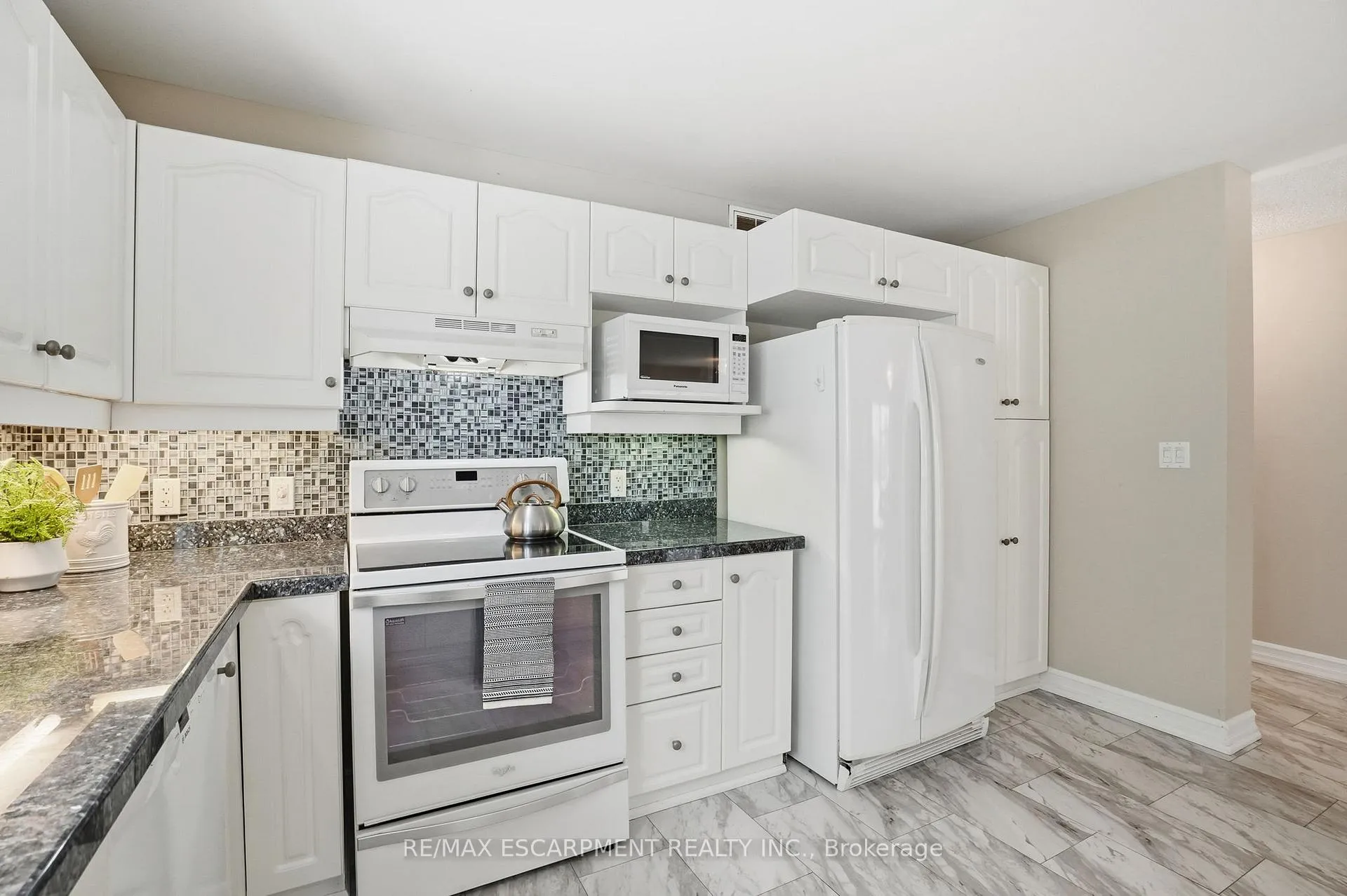 Photo 9 of 148 Glenariff Drive, Hamilton, Rural Flamborough — HOMEH