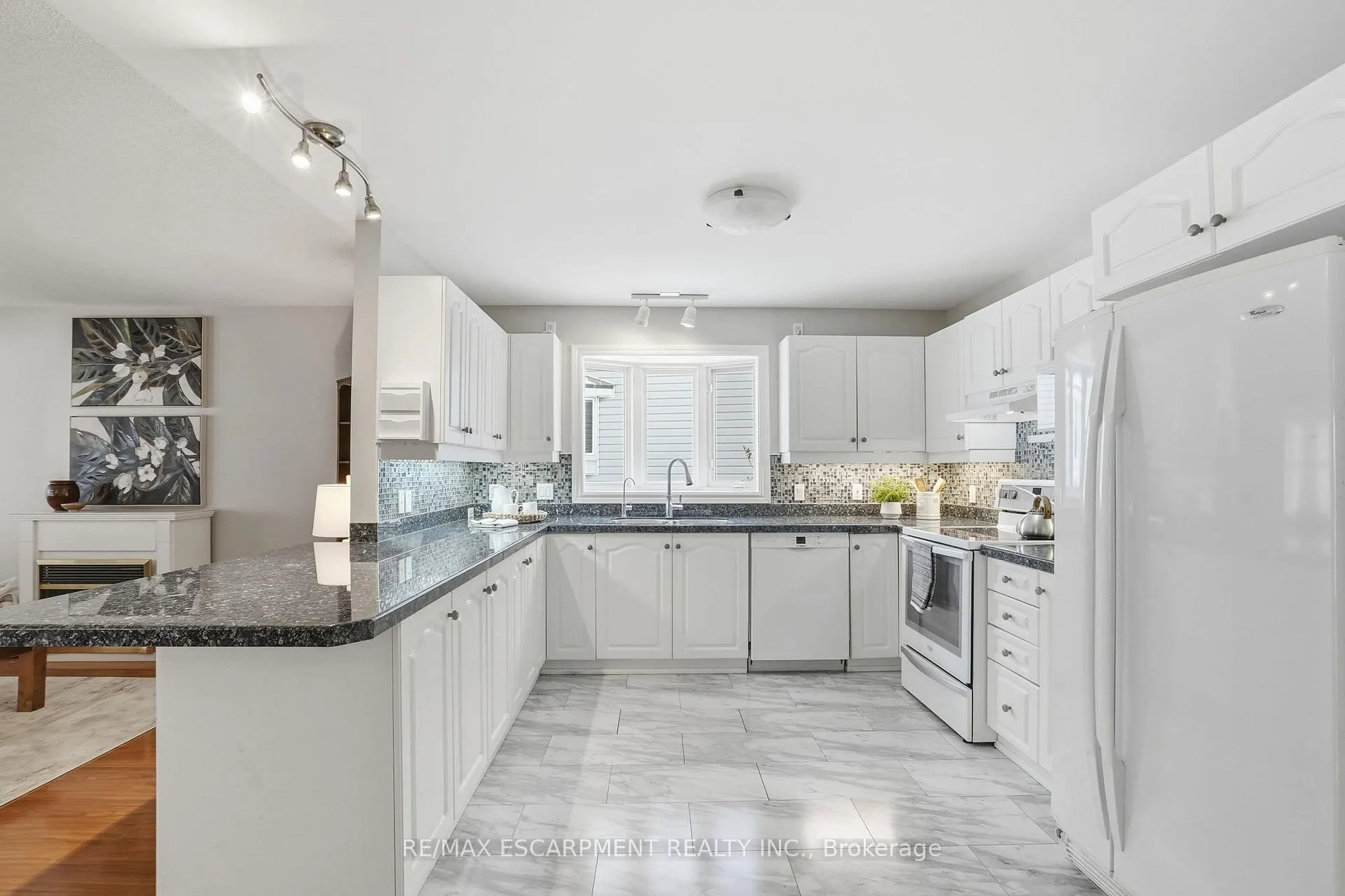 Photo 10 of 148 Glenariff Drive, Hamilton, Rural Flamborough — HOMEH