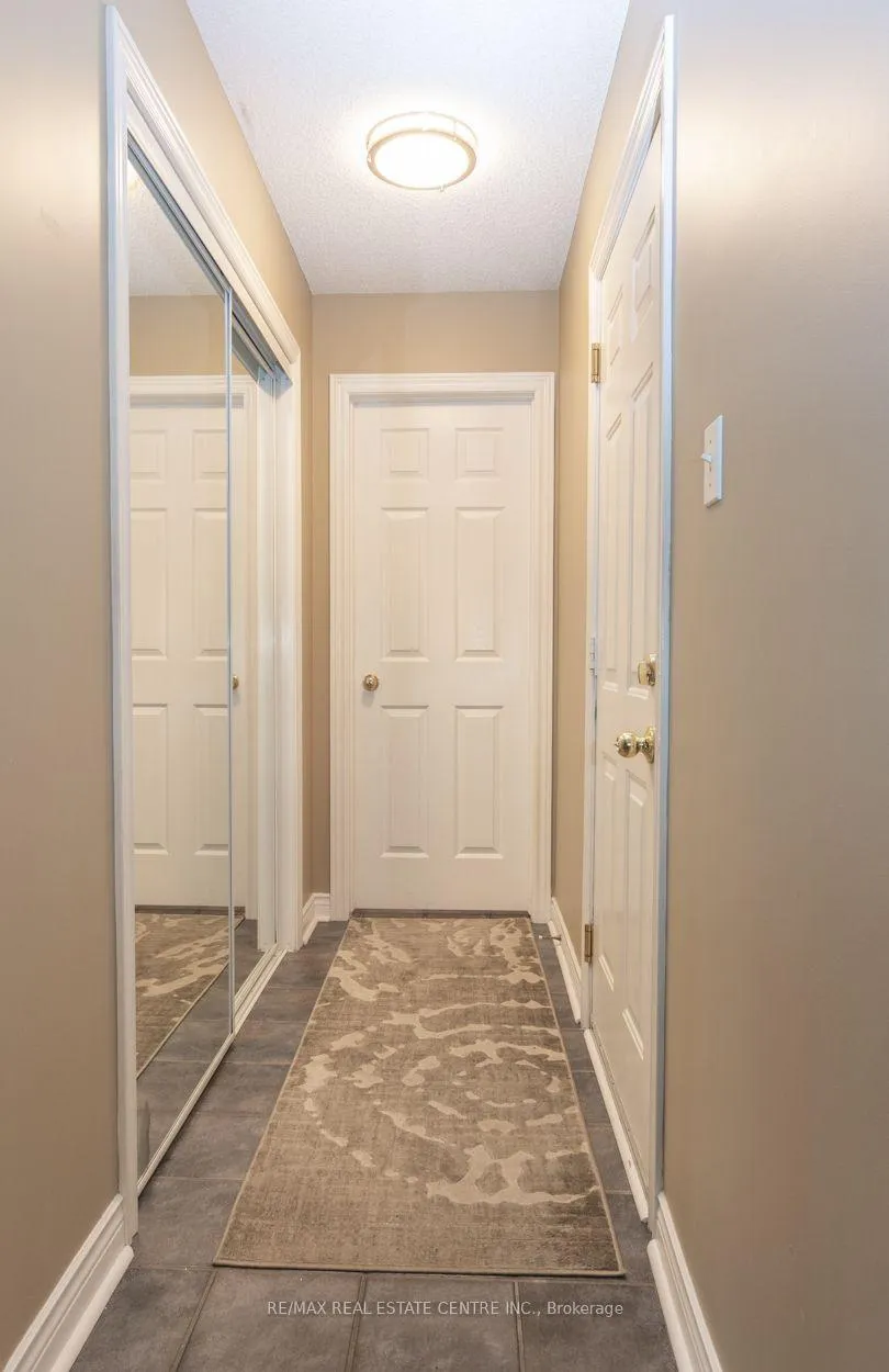 Photo 4 of 3335 Edgewood Place, Burlington, Palmer — HOMEH