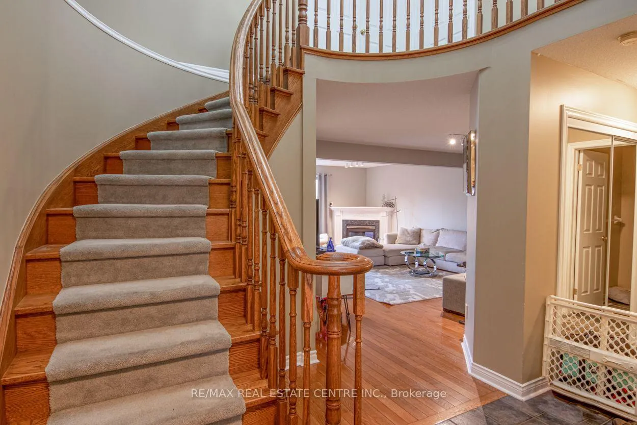 Photo 5 of 3335 Edgewood Place, Burlington, Palmer — HOMEH