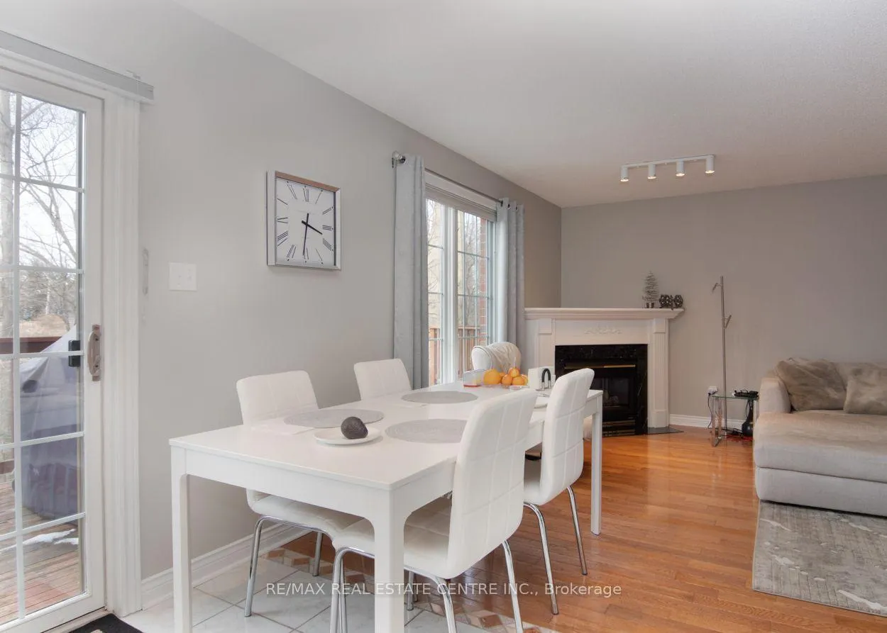 Photo 8 of 3335 Edgewood Place, Burlington, Palmer — HOMEH