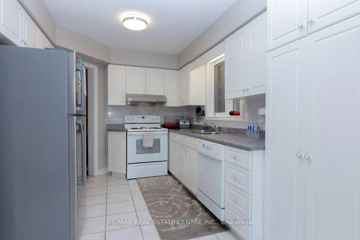 Photo 10 of 3335 Edgewood Place, Burlington, Palmer — HOMEH