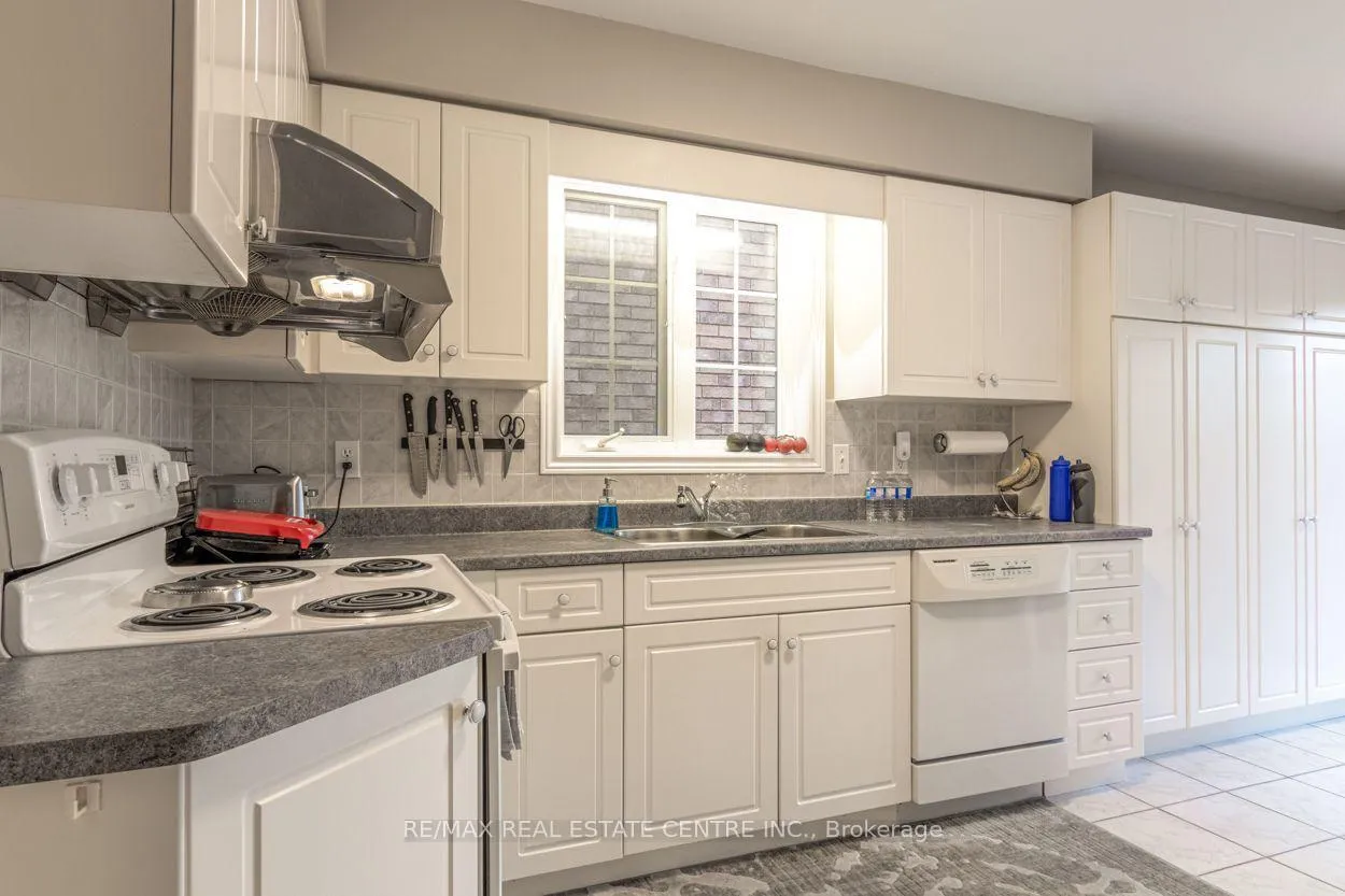Photo 11 of 3335 Edgewood Place, Burlington, Palmer — HOMEH