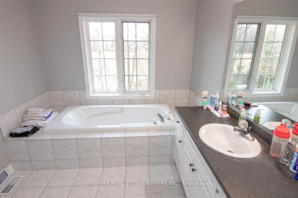 Photo 16 of 3335 Edgewood Place, Burlington, Palmer — HOMEH