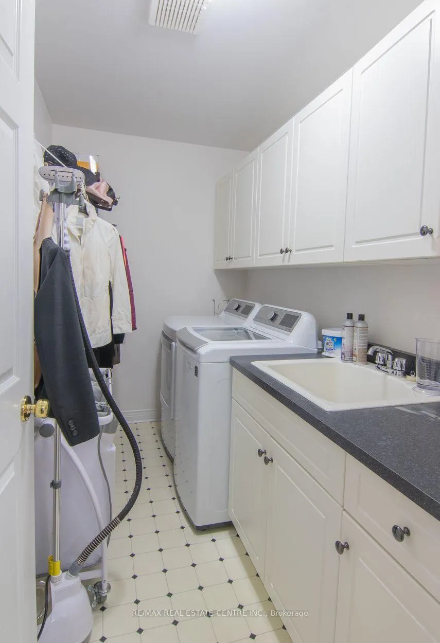 Photo 20 of 3335 Edgewood Place, Burlington, Palmer — HOMEH