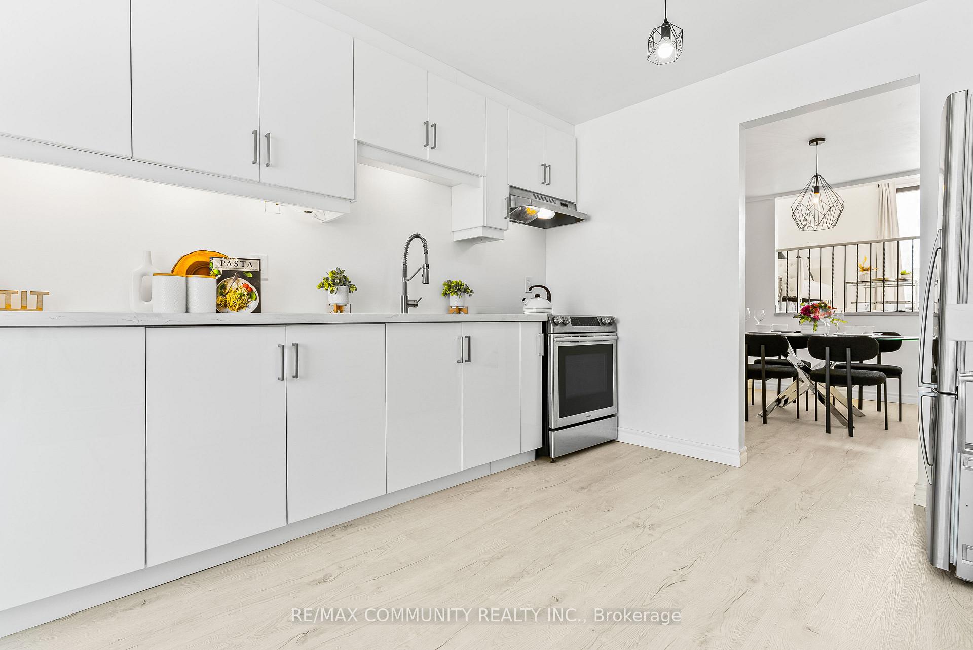 Photo 6 of 42 Kay Drive, Etobicoke, Mount Olive-Silverstone-Jamestown — HOMEH