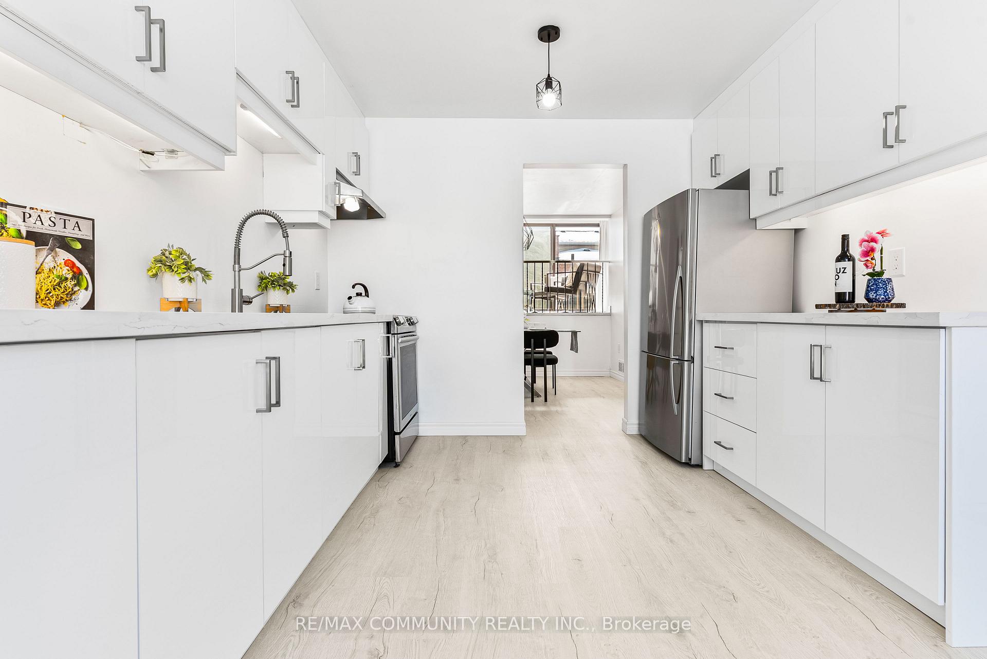 Photo 8 of 42 Kay Drive, Etobicoke, Mount Olive-Silverstone-Jamestown — HOMEH