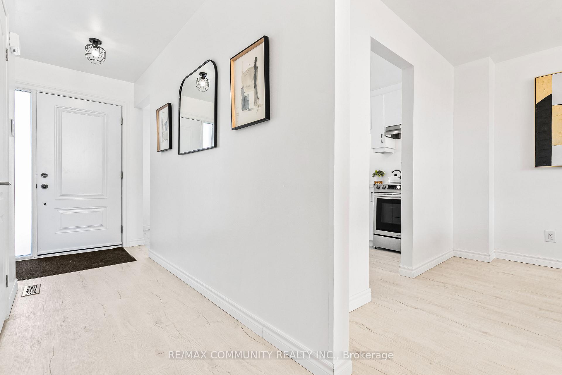 Photo 11 of 42 Kay Drive, Etobicoke, Mount Olive-Silverstone-Jamestown — HOMEH