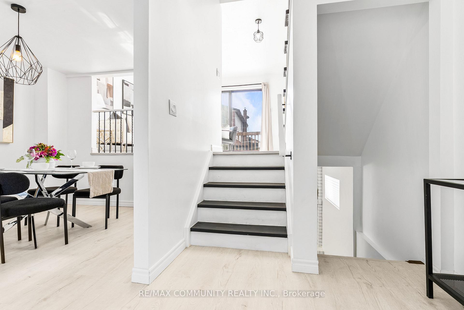 Photo 12 of 42 Kay Drive, Etobicoke, Mount Olive-Silverstone-Jamestown — HOMEH