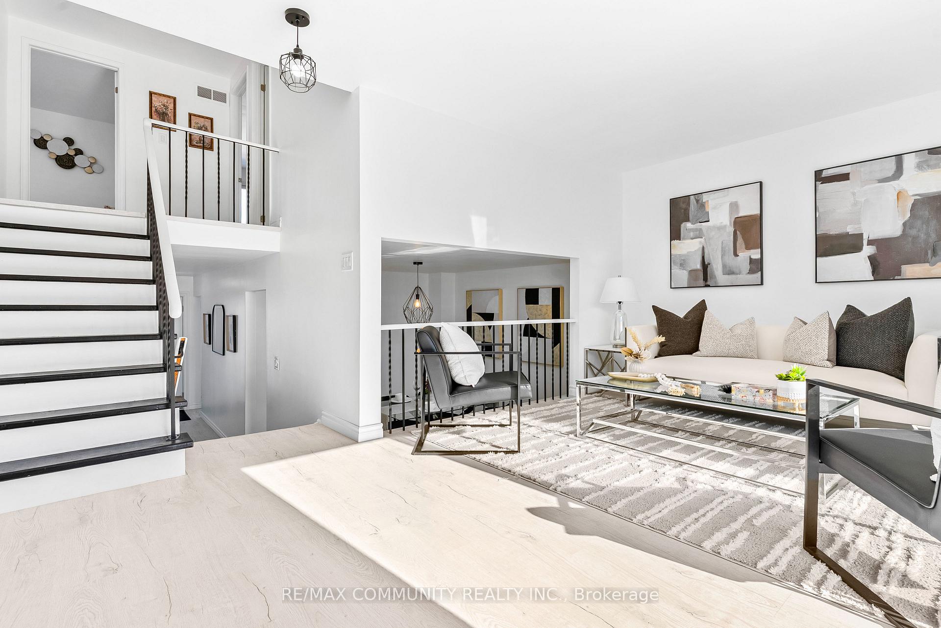Photo 13 of 42 Kay Drive, Etobicoke, Mount Olive-Silverstone-Jamestown — HOMEH