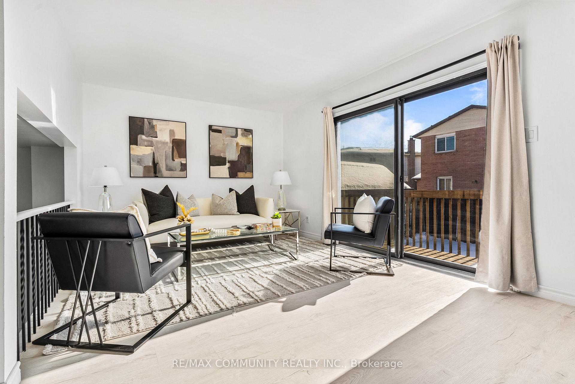 Photo 14 of 42 Kay Drive, Etobicoke, Mount Olive-Silverstone-Jamestown — HOMEH