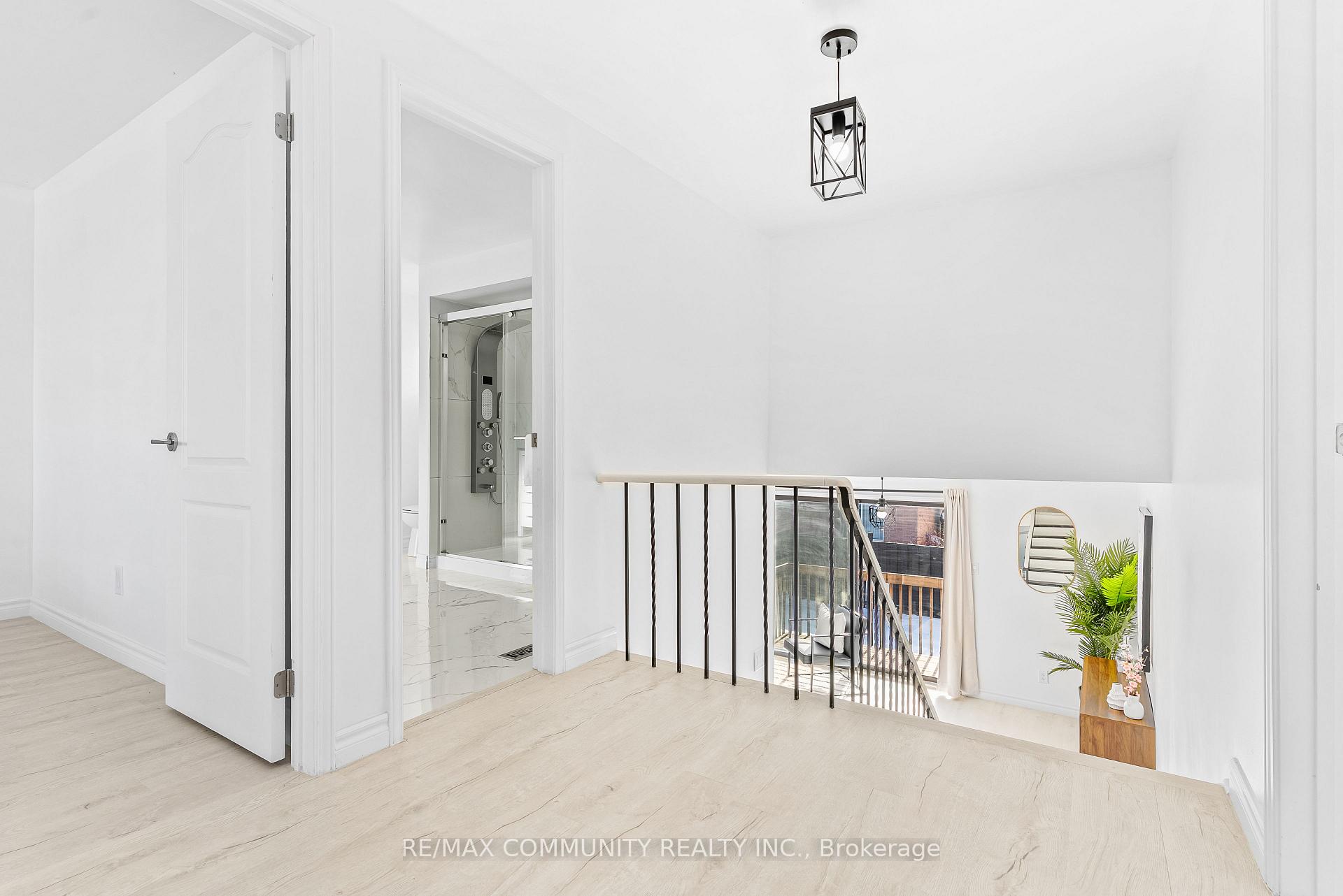 Photo 16 of 42 Kay Drive, Etobicoke, Mount Olive-Silverstone-Jamestown — HOMEH