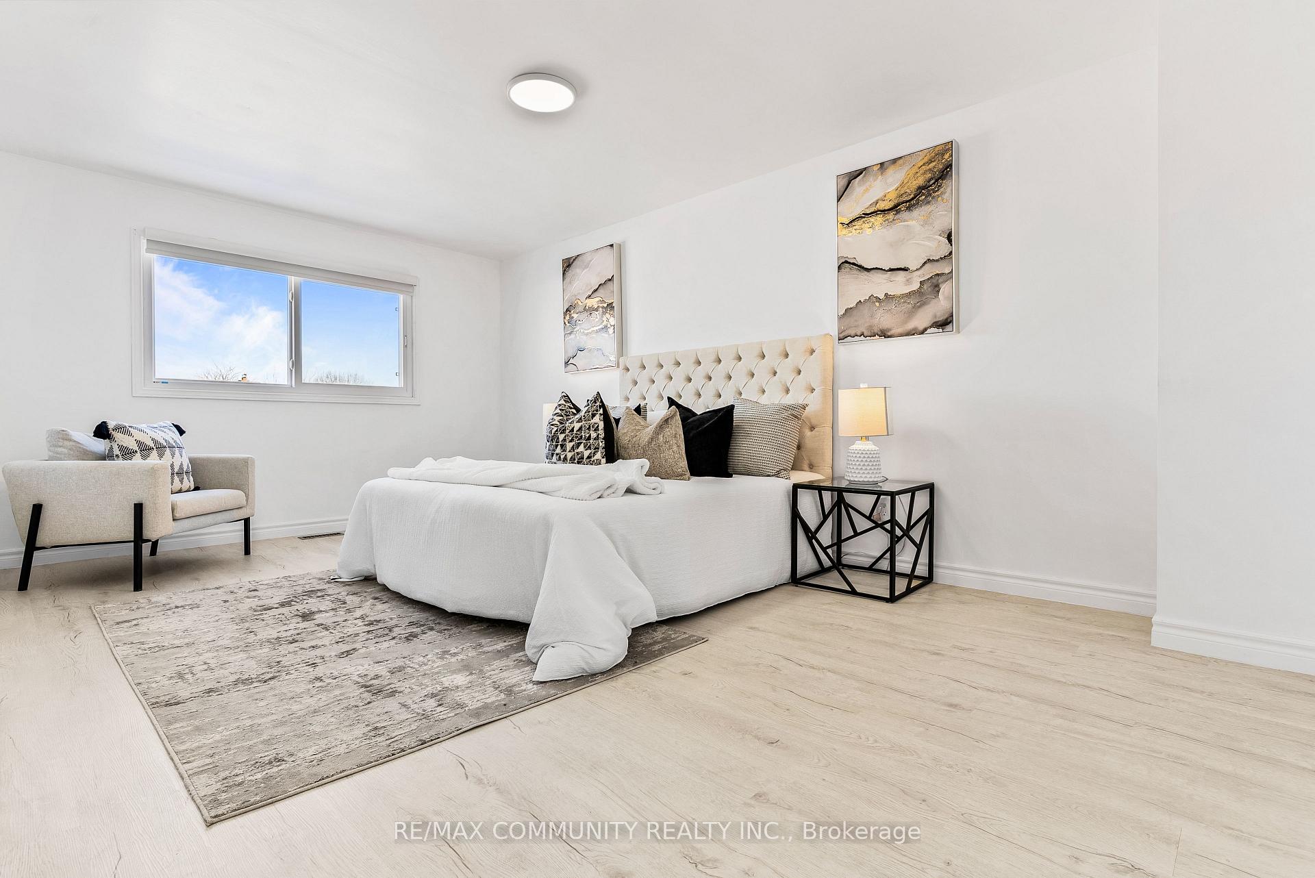 Photo 17 of 42 Kay Drive, Etobicoke, Mount Olive-Silverstone-Jamestown — HOMEH