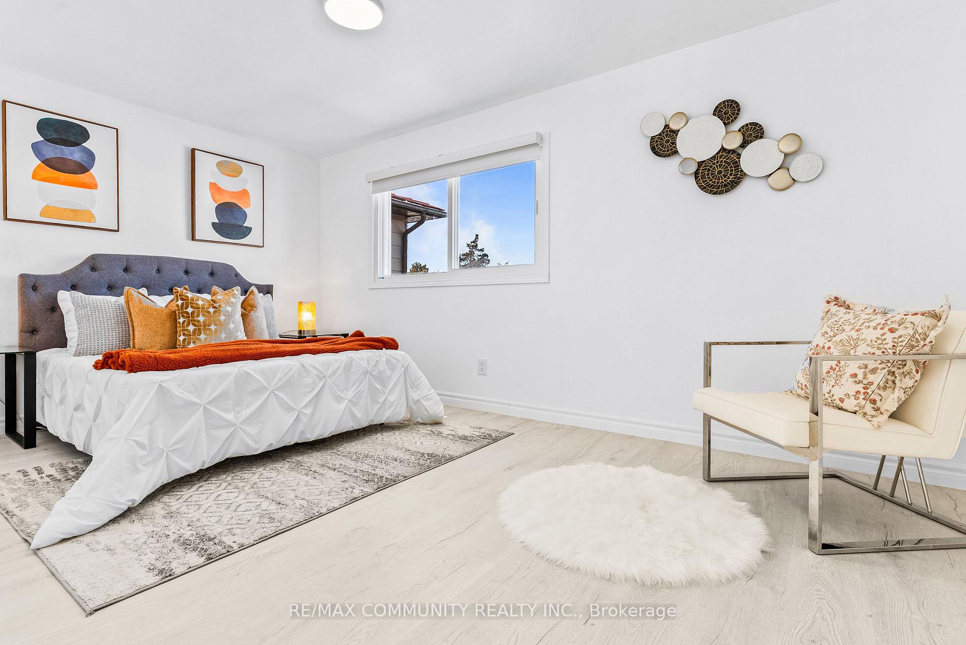 Photo 20 of 42 Kay Drive, Etobicoke, Mount Olive-Silverstone-Jamestown — HOMEH