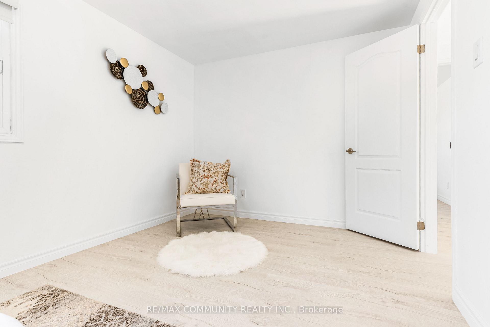 Photo 21 of 42 Kay Drive, Etobicoke, Mount Olive-Silverstone-Jamestown — HOMEH