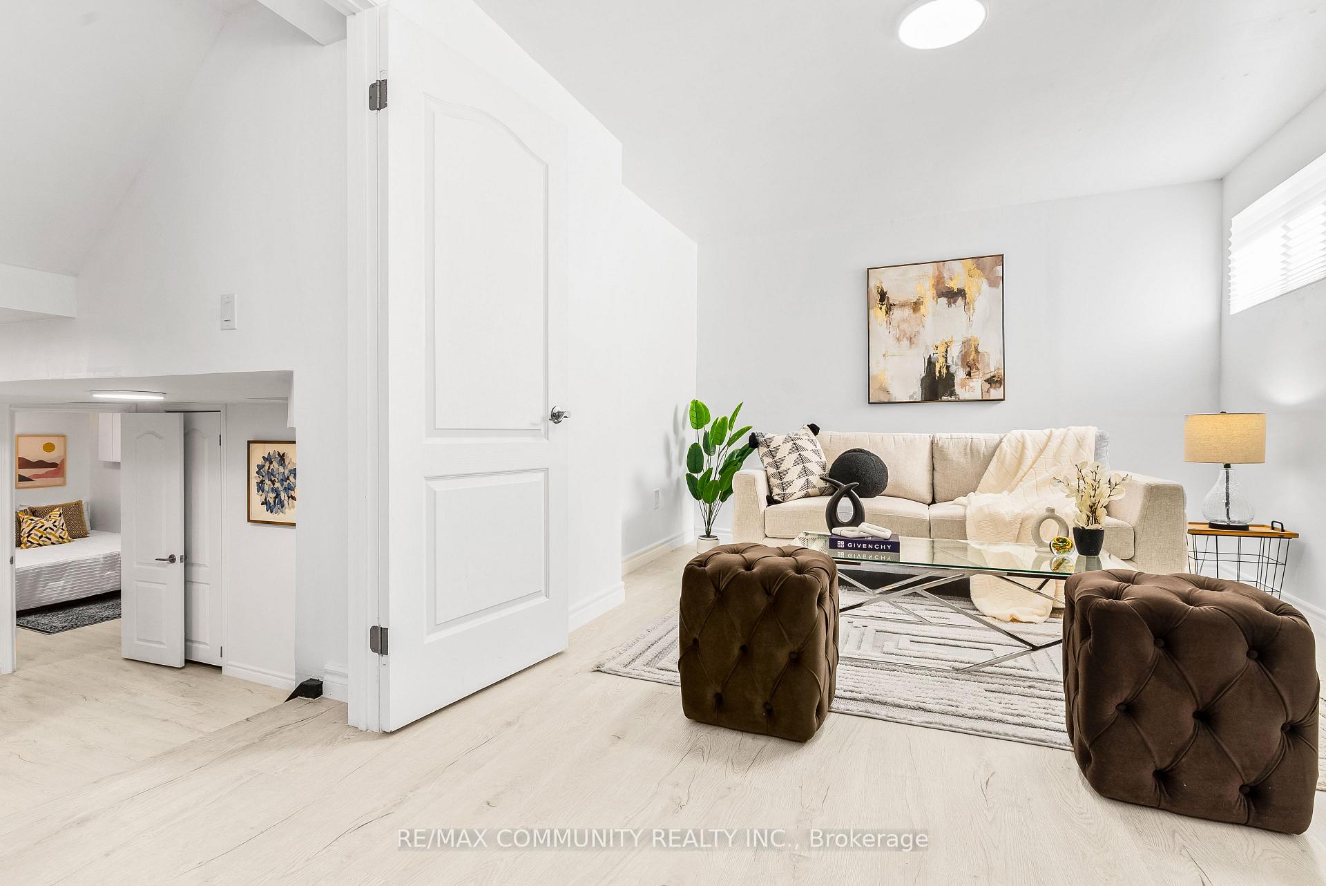 Photo 29 of 42 Kay Drive, Etobicoke, Mount Olive-Silverstone-Jamestown — HOMEH