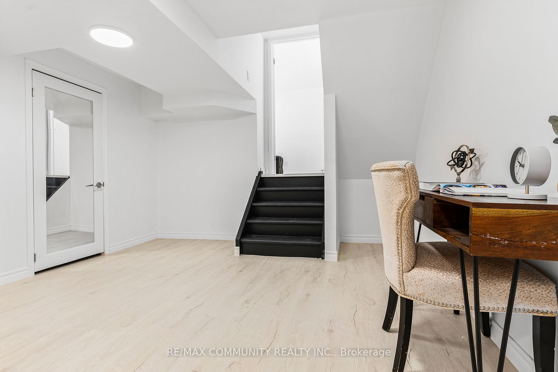 Photo 31 of 42 Kay Drive, Etobicoke, Mount Olive-Silverstone-Jamestown — HOMEH