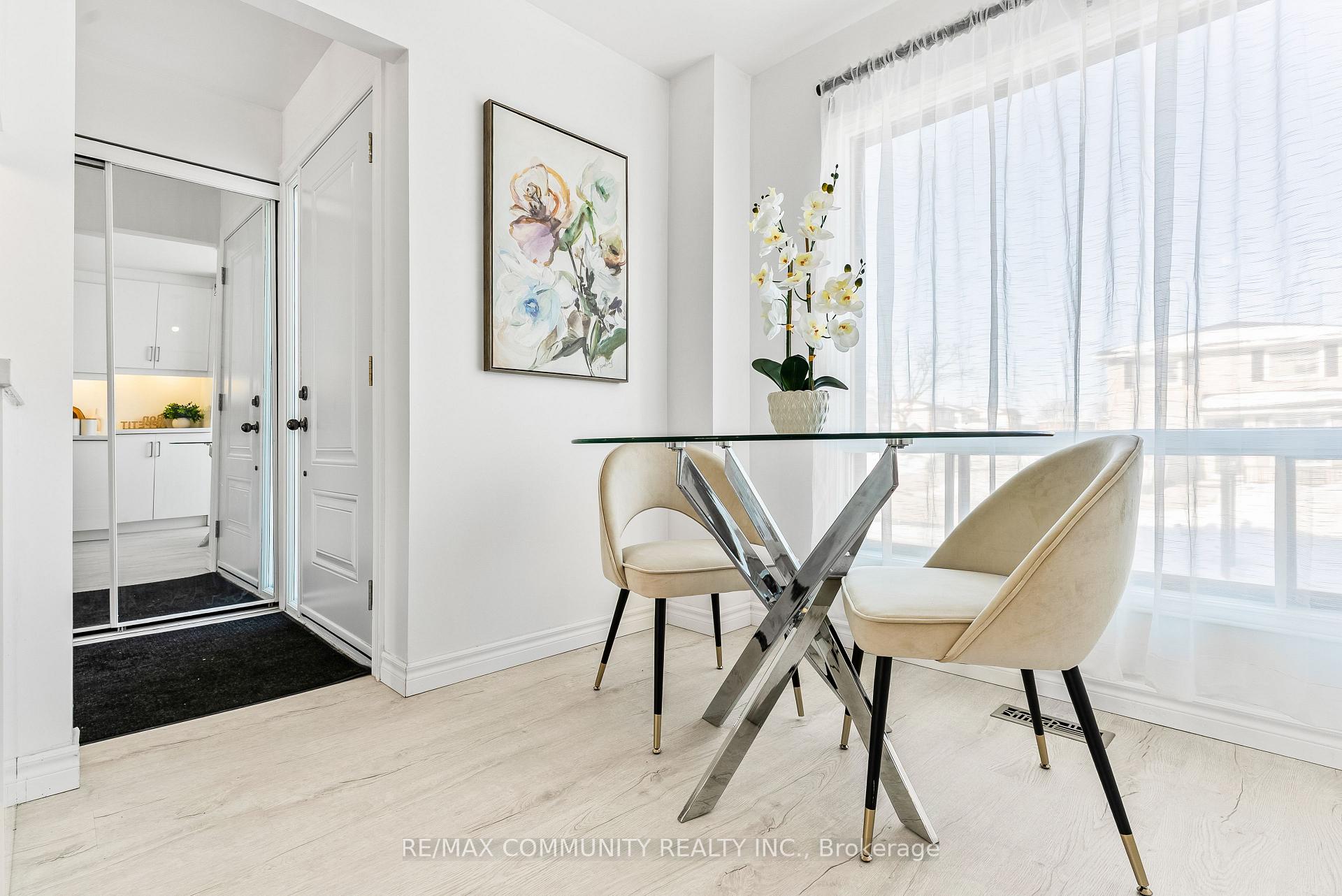 Photo 37 of 42 Kay Drive, Etobicoke, Mount Olive-Silverstone-Jamestown — HOMEH