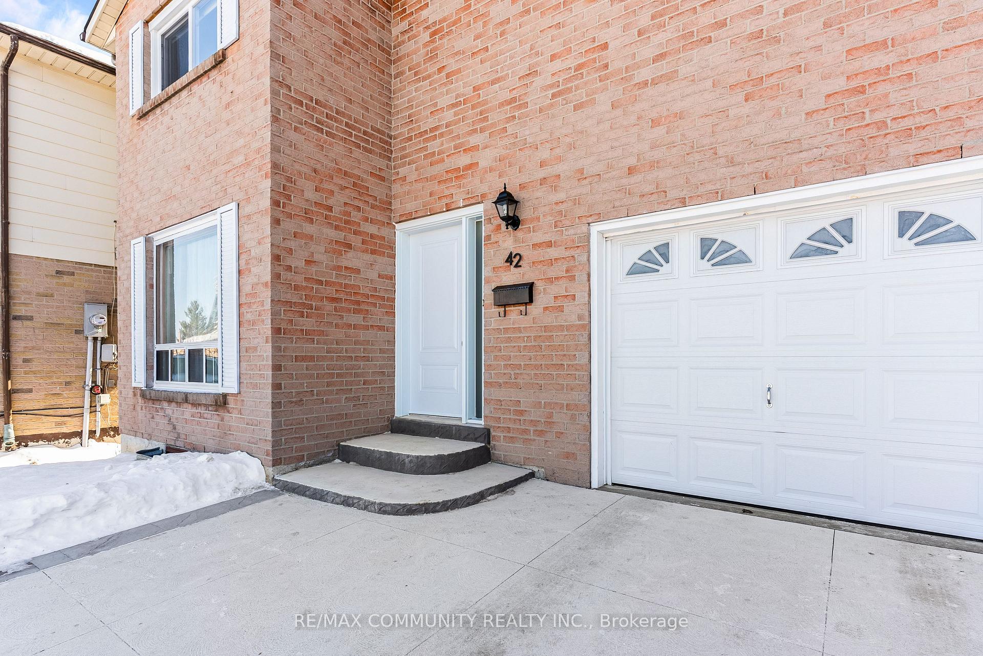Photo 38 of 42 Kay Drive, Etobicoke, Mount Olive-Silverstone-Jamestown — HOMEH