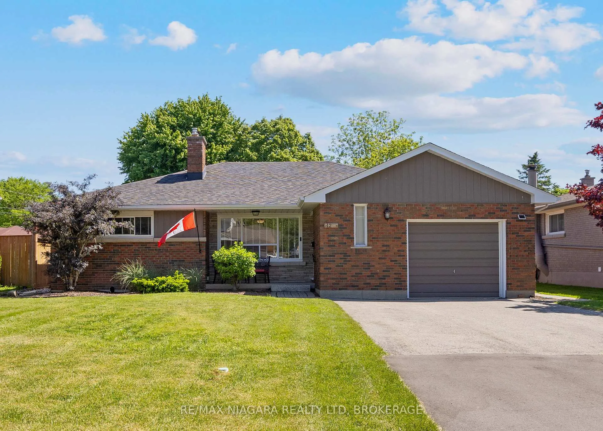 Photo 1 of 12 Claremount Circle, Welland, Prince Charles — HOMEH