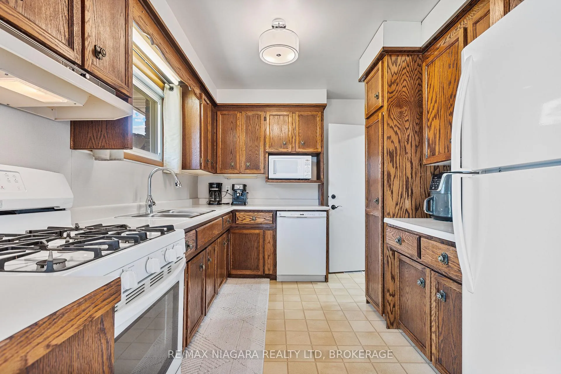 Photo 11 of 12 Claremount Circle, Welland, Prince Charles — HOMEH