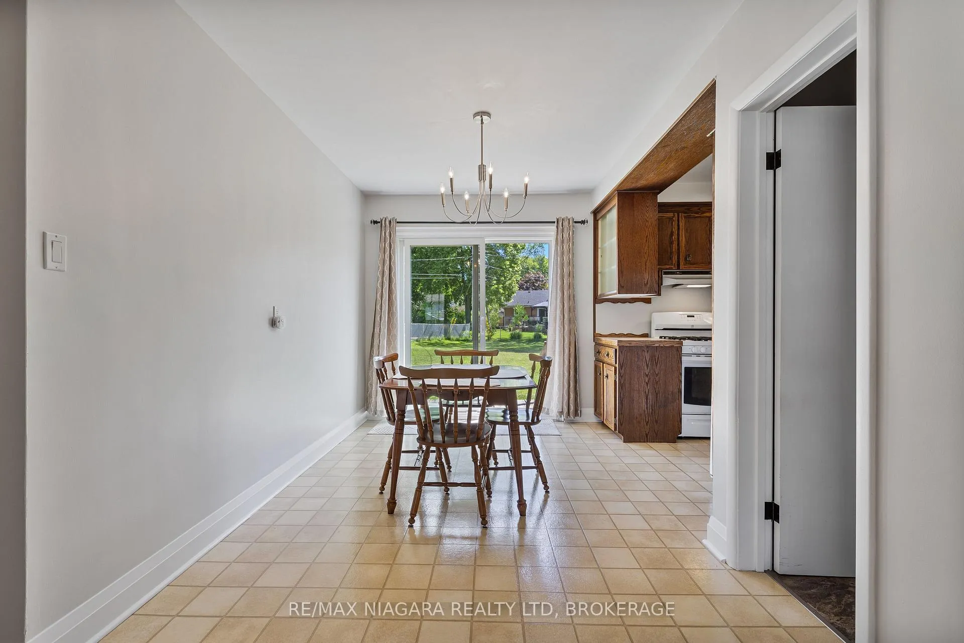 Photo 13 of 12 Claremount Circle, Welland, Prince Charles — HOMEH