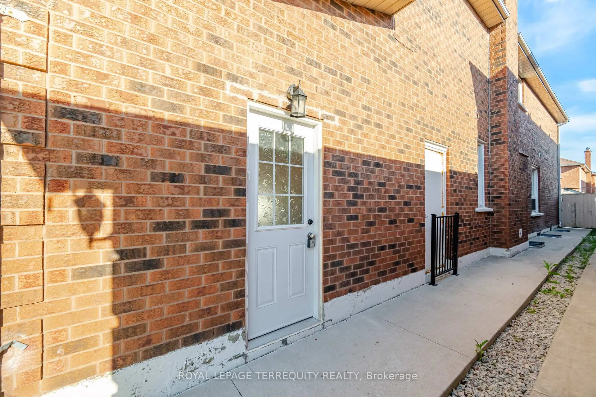 Photo 4 of Unit Lower Level, 28 Pennsylvania Avenue, Brampton, Fletcher's Creek South — HOMEH