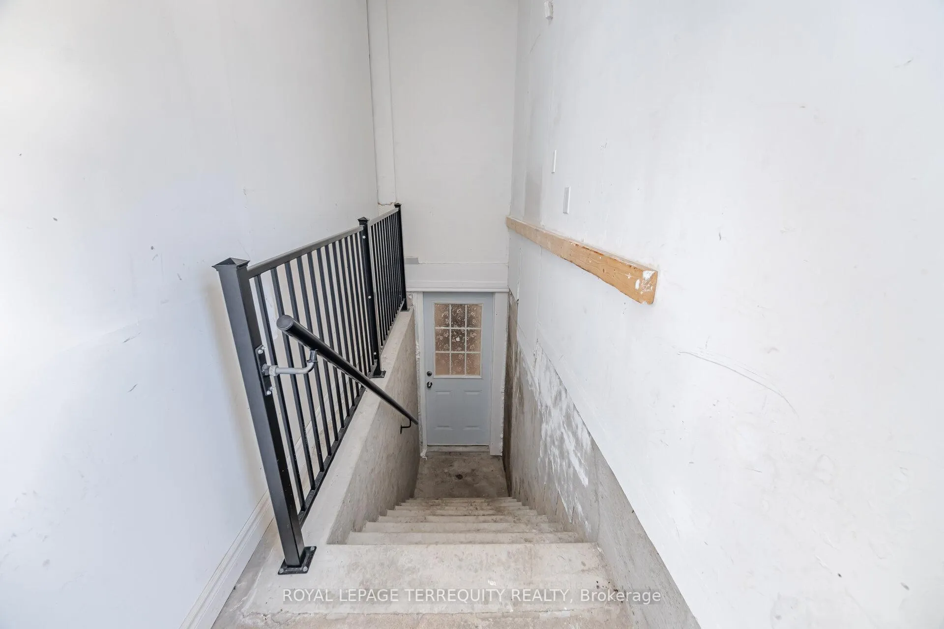 Photo 5 of Unit Lower Level, 28 Pennsylvania Avenue, Brampton, Fletcher's Creek South — HOMEH