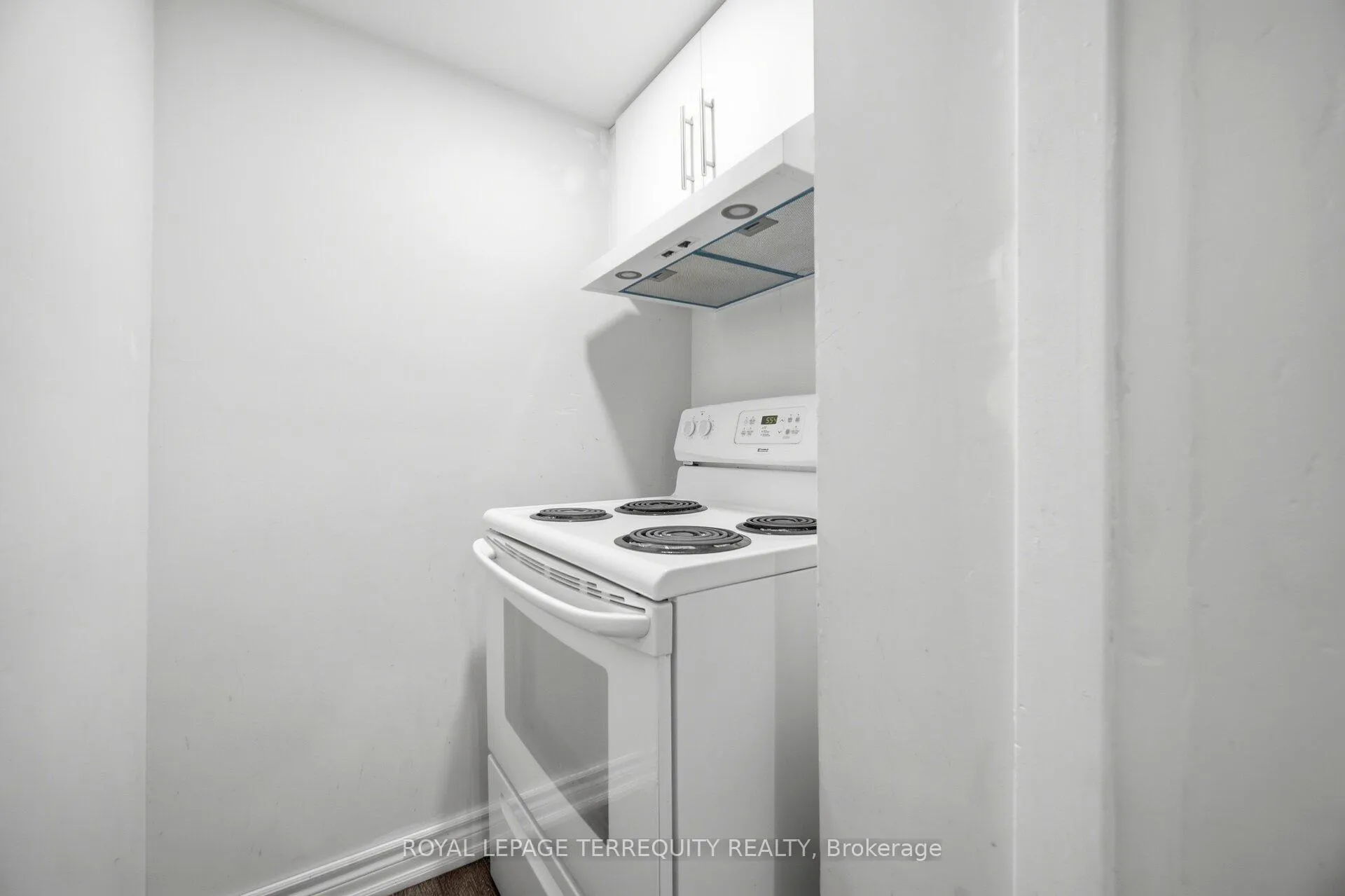 Photo 15 of Unit Lower Level, 28 Pennsylvania Avenue, Brampton, Fletcher's Creek South — HOMEH