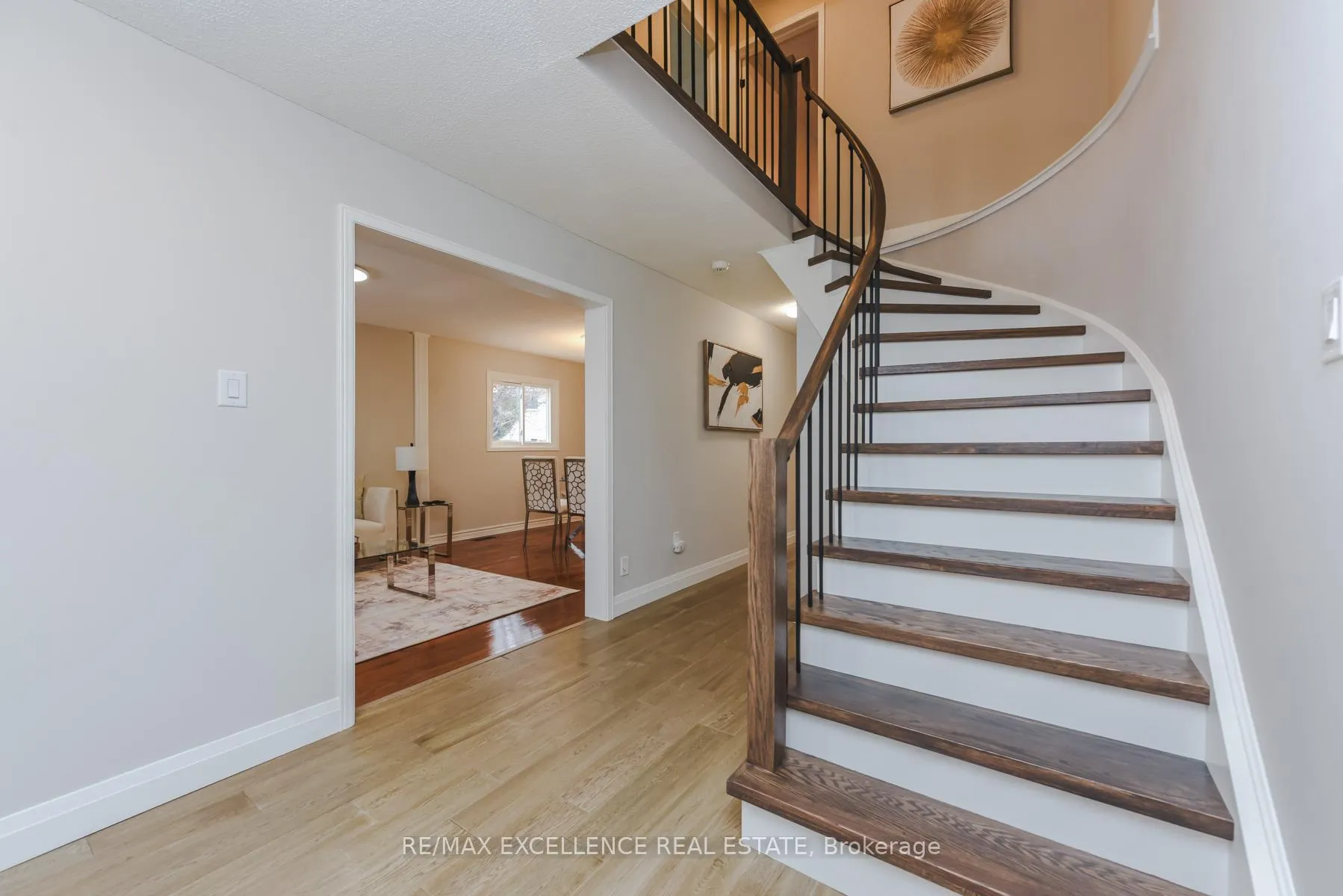 Photo 4 of 62 Atkins Circle, Brampton, Northwood Park — HOMEH