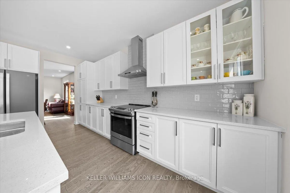 Photo 13 of 352 Cloyne Crescent, Ottawa, Barrhaven - Half Moon Bay — HOMEH