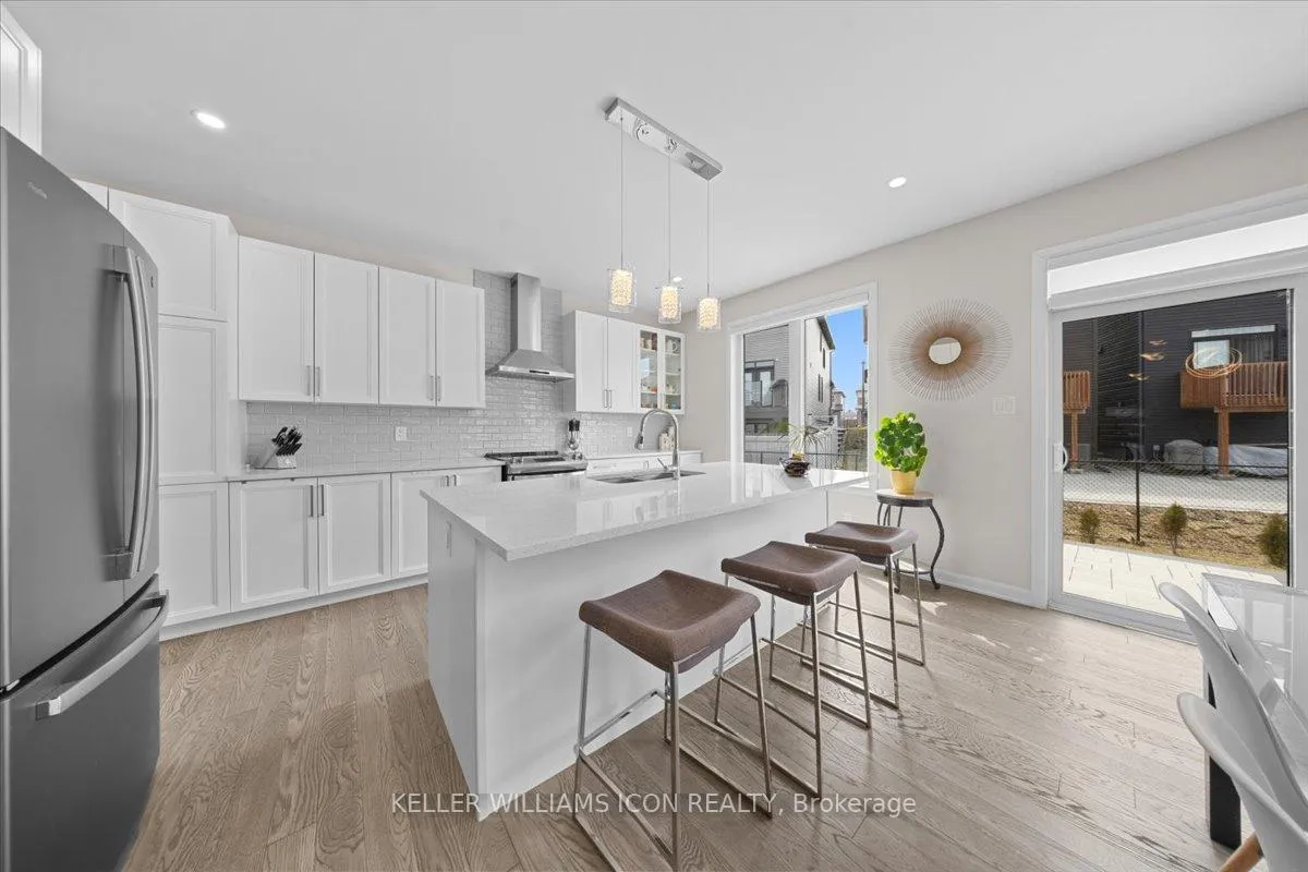 Photo 16 of 352 Cloyne Crescent, Ottawa, Barrhaven - Half Moon Bay — HOMEH