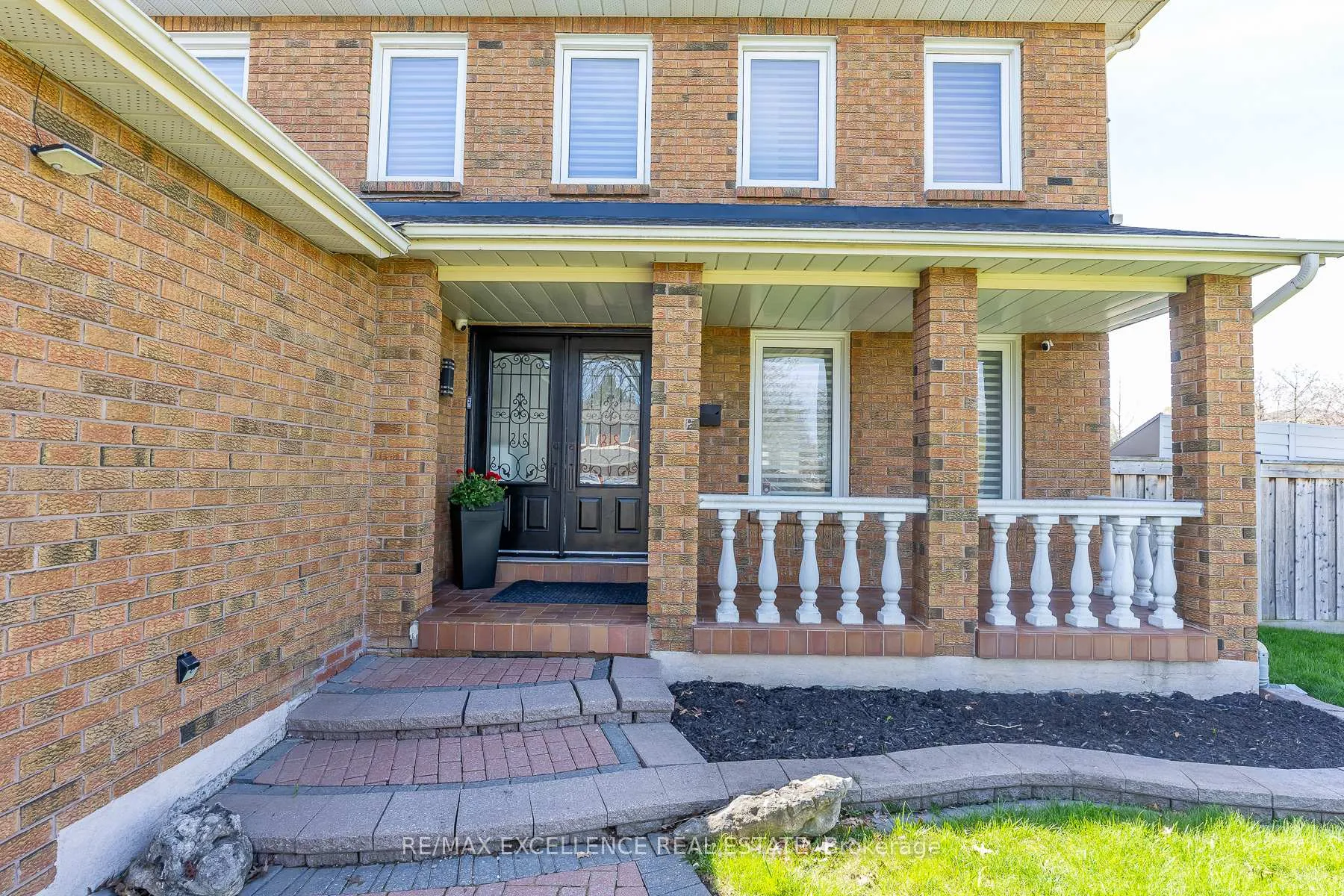 Photo 3 of 2 Pebble Beach Court, Brampton, Northgate — HOMEH
