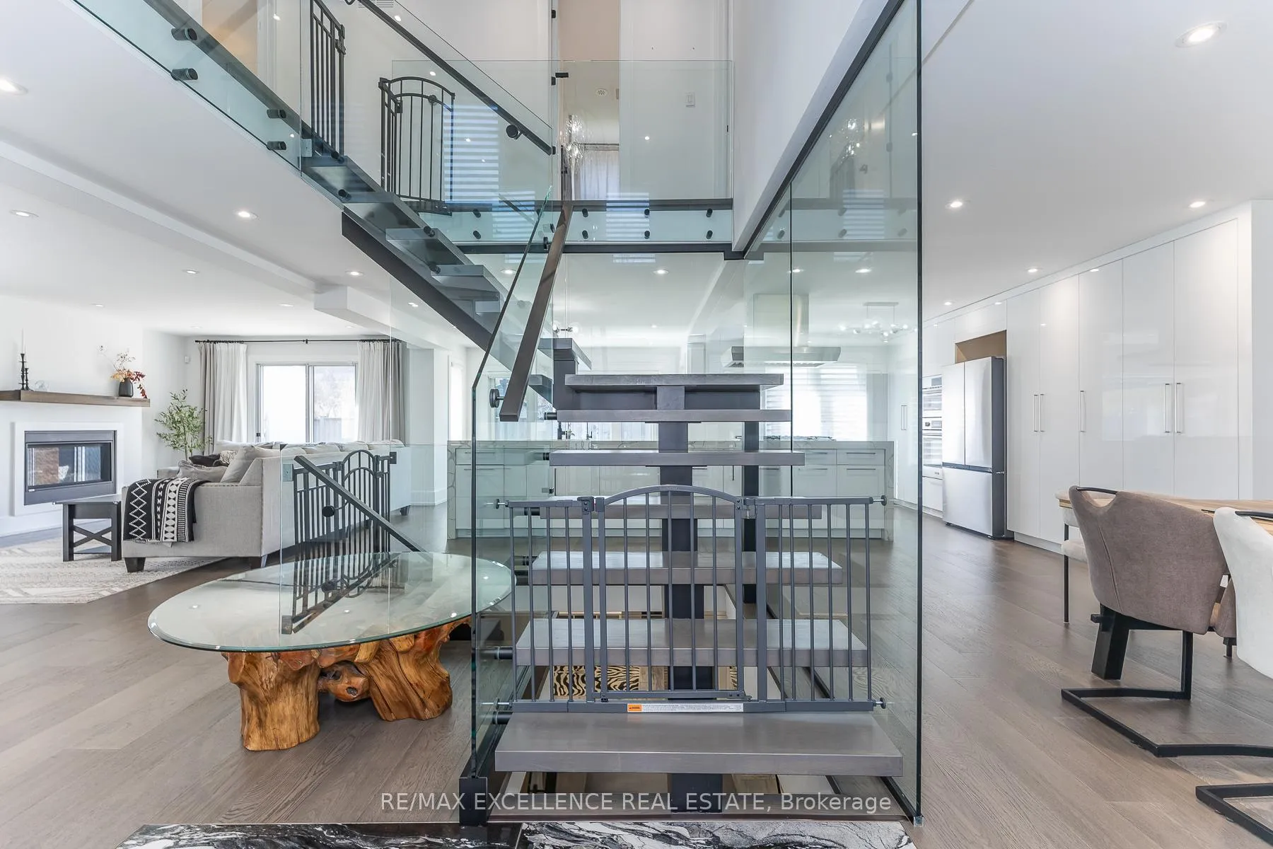 Photo 5 of 2 Pebble Beach Court, Brampton, Northgate — HOMEH
