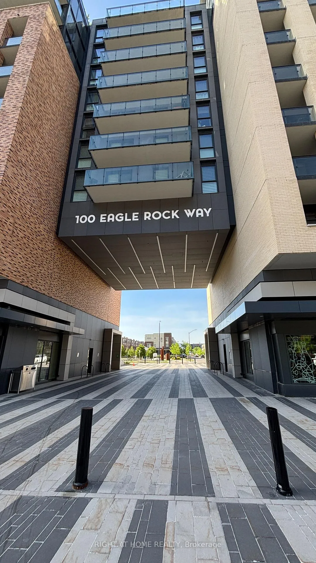 Photo 3 of Unit 311, 100 Eagle Rock Way, Vaughan, Rural Vaughan — HOMEH