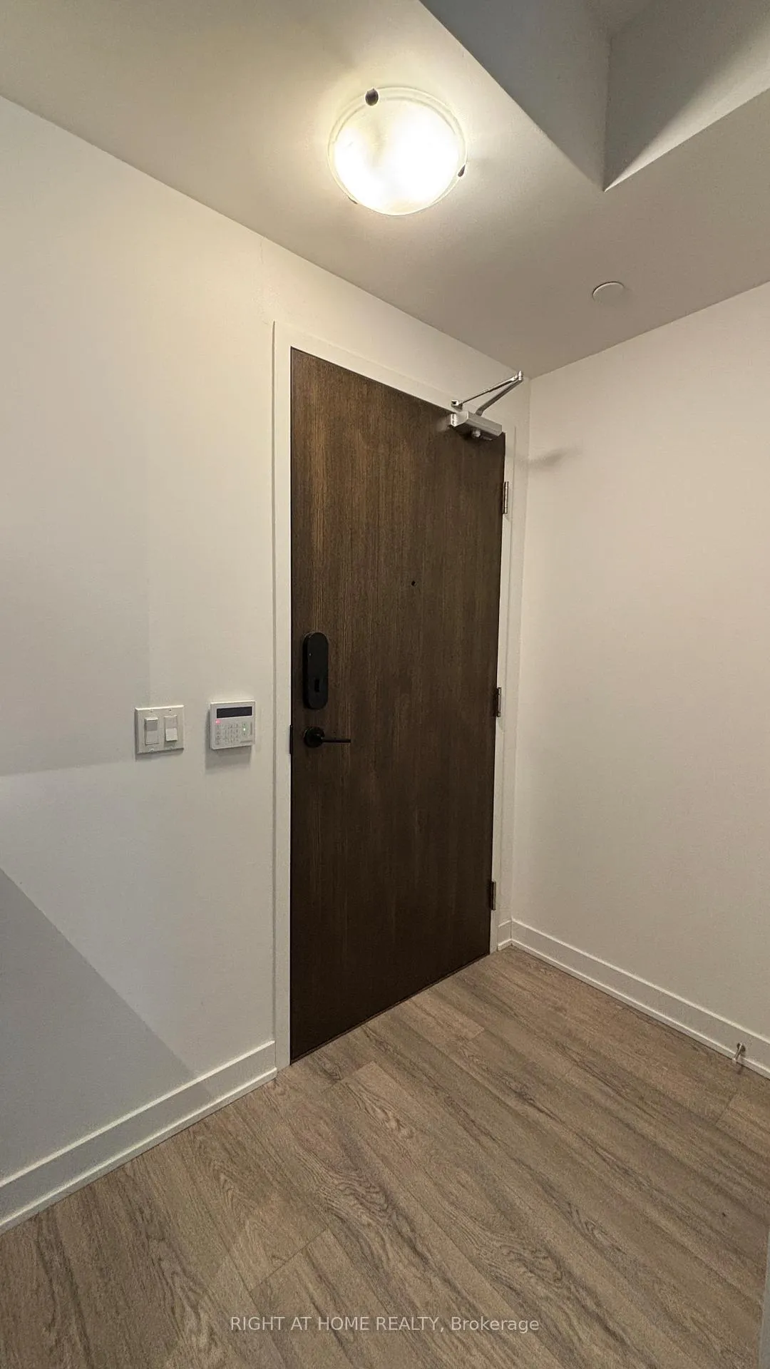Photo 6 of Unit 311, 100 Eagle Rock Way, Vaughan, Rural Vaughan — HOMEH