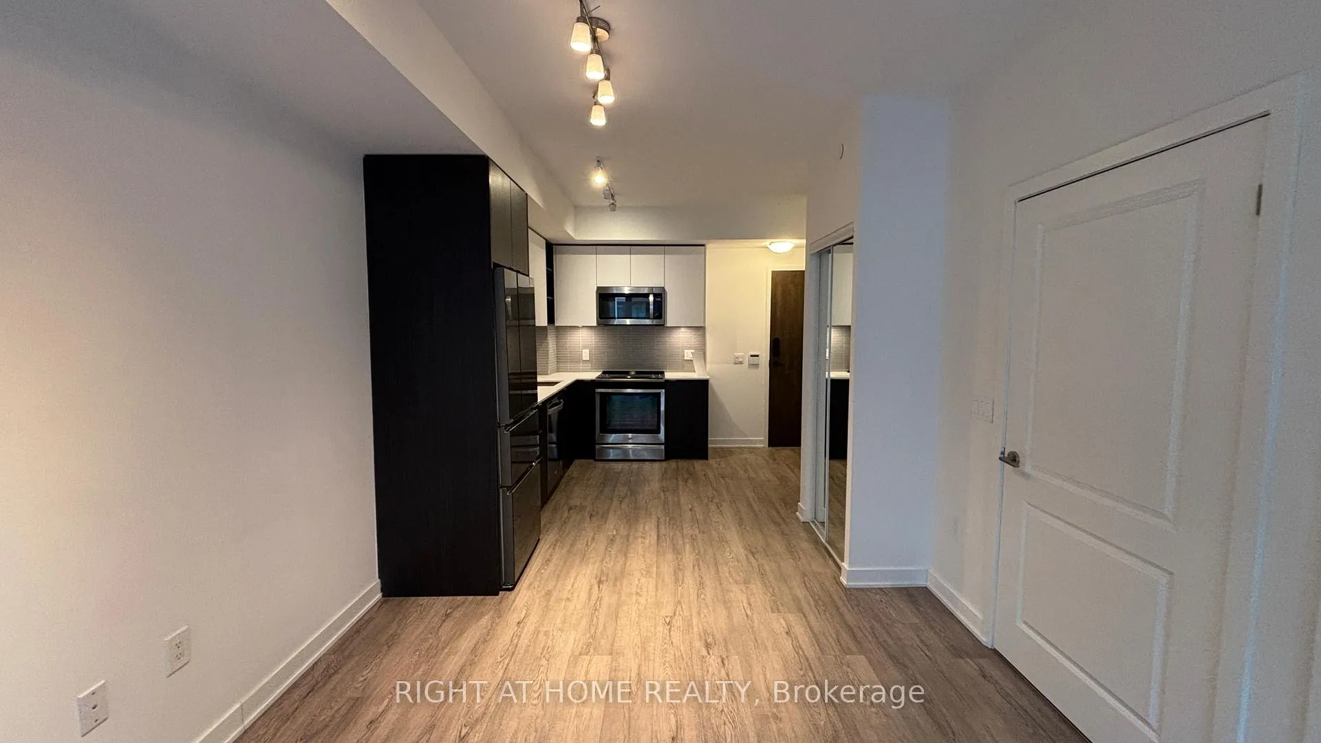 Photo 8 of Unit 311, 100 Eagle Rock Way, Vaughan, Rural Vaughan — HOMEH