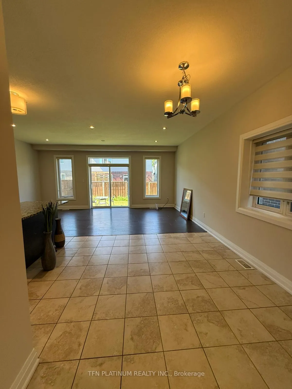 Photo 4 of 103 Monarch Woods Drive, Kitchener — HOMEH